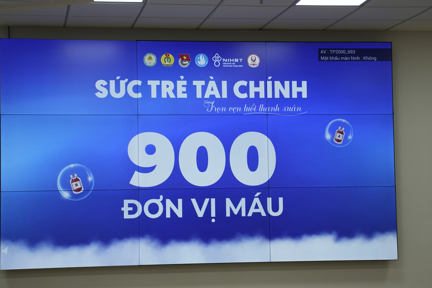 Toàn thể cộng tác viên, tình nguyện viên quyết tâm cùng ban tổ chức đem về 900 đơn vị máu cho chương trình.