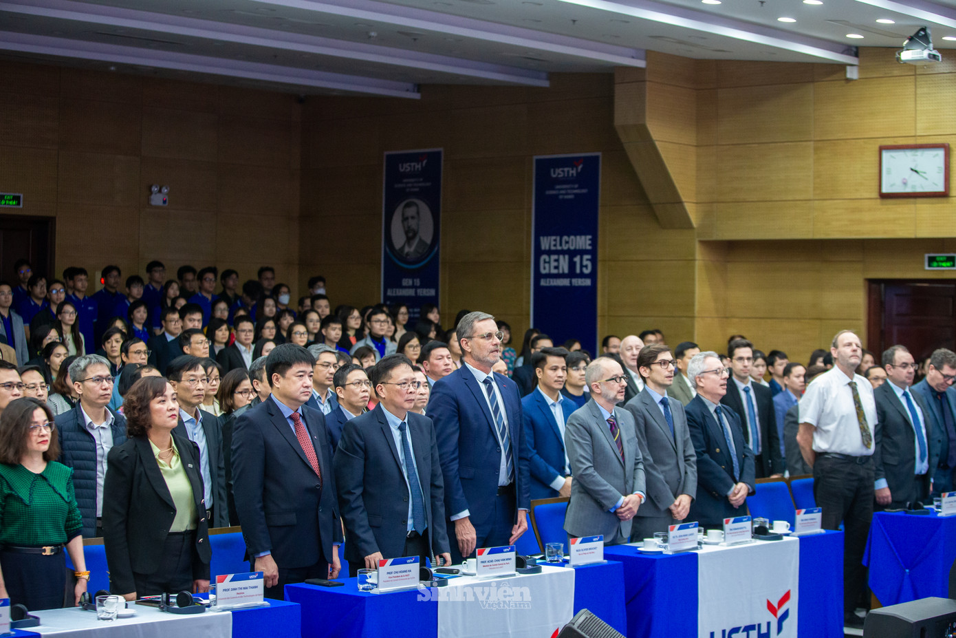 Các đại biểu tham dự Lễ Kỷ niệm 15 năm thành lập Trường Đại học Khoa học và Công nghệ Hà Nội.