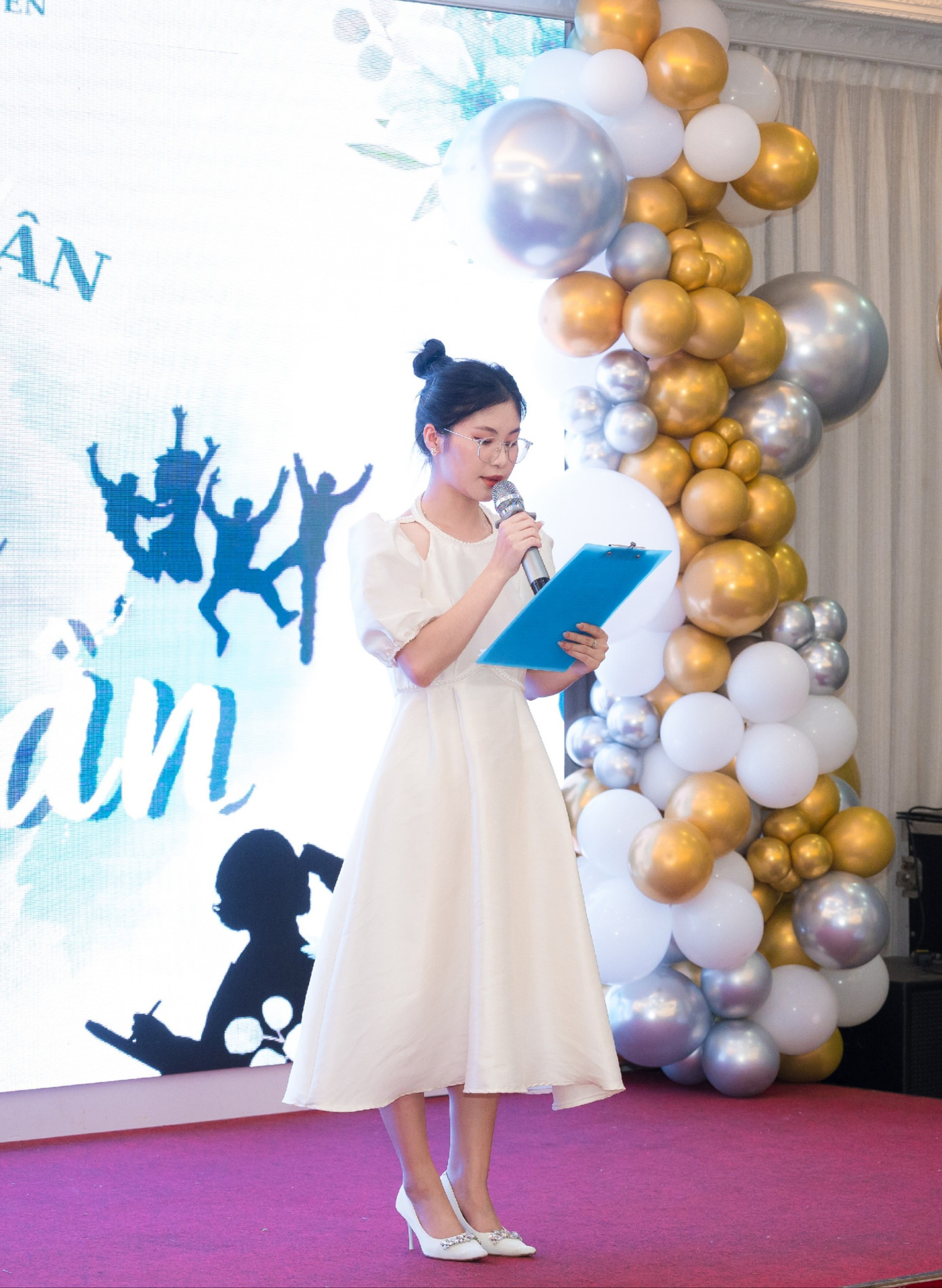 Lan Anh tích cực tham gia các hoạt động tại trường.