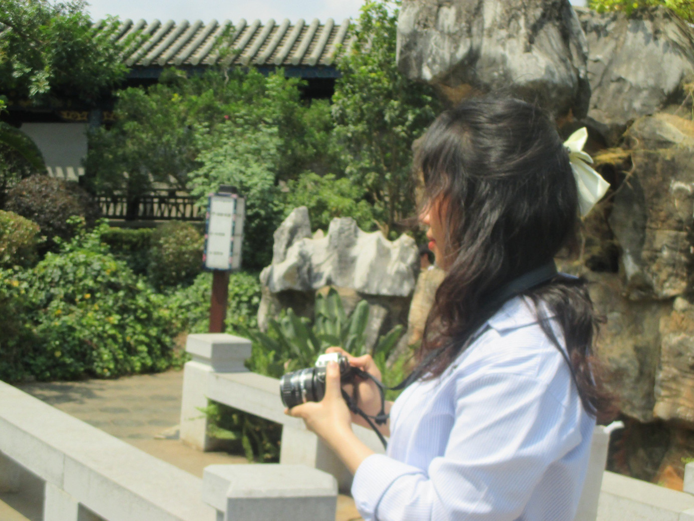 Huyền Minh với đam mê chụp ảnh. Huyền Minh với đam mê chụp ảnh.