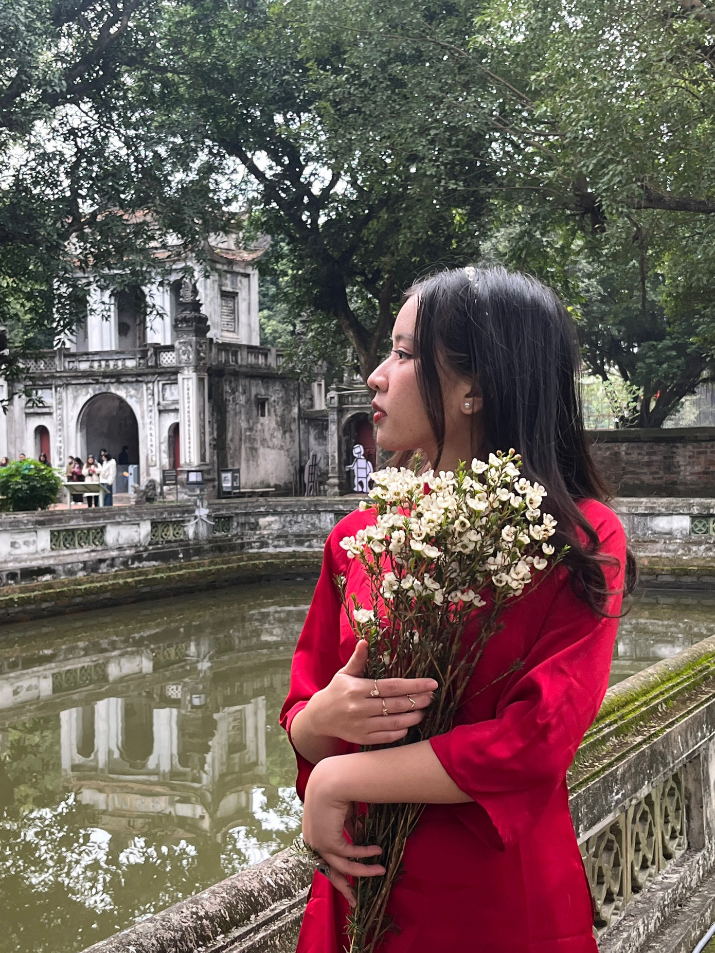 Trịnh Thị Kim Chi, sinh viên năm cuối Học viện Báo chí và Tuyên truyền. Trịnh Thị Kim Chi, sinh viên năm cuối Học viện Báo chí và Tuyên truyền.