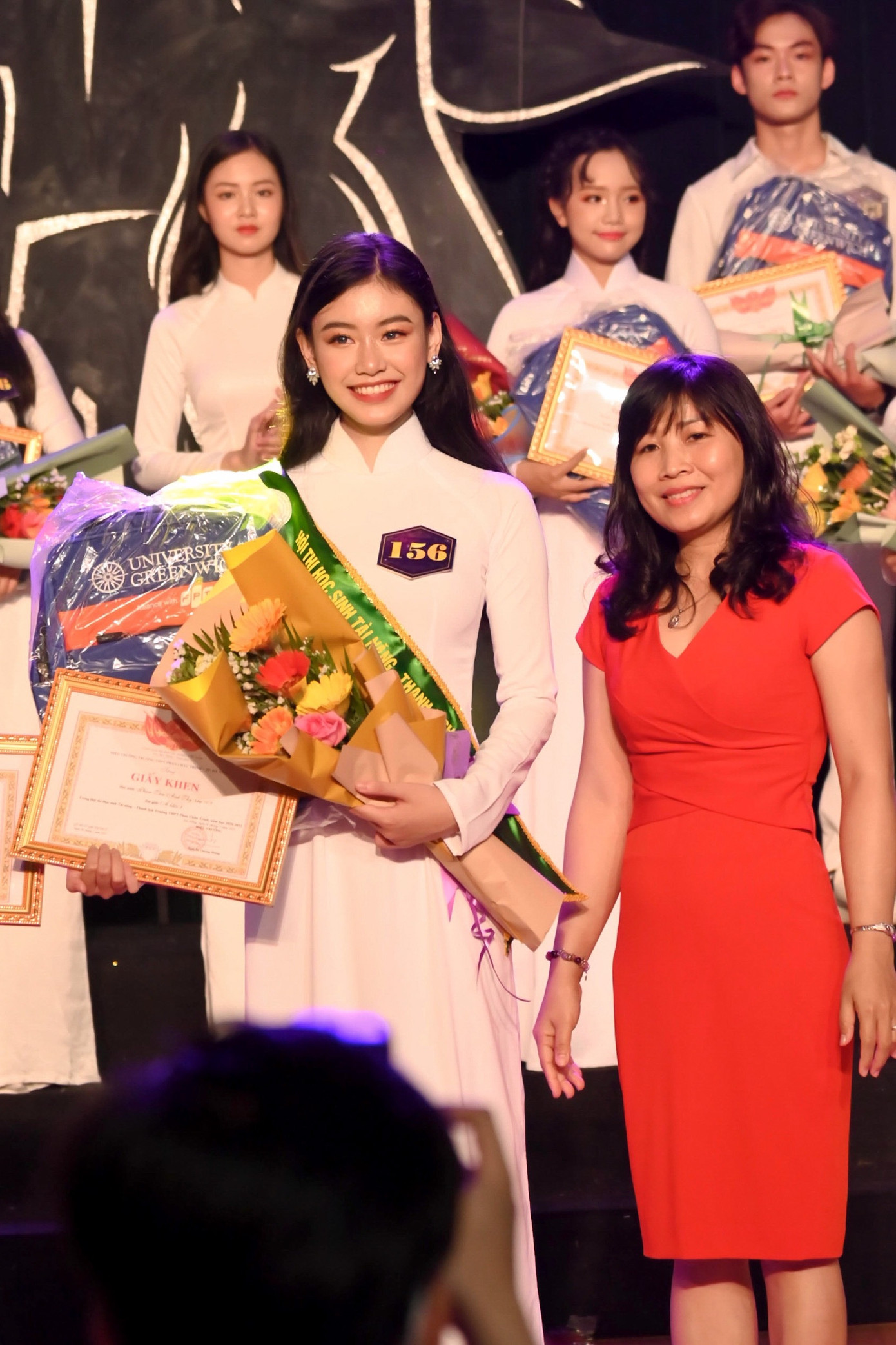 Anh Thy là Hoa khôi Hội thi học sinh, sinh viên Tài năng - Thanh lịch thành phố Đà Nẵng năm 2021. Anh Thy là Hoa khôi Hội thi học sinh, sinh viên Tài năng - Thanh lịch thành phố Đà Nẵng năm 2021.