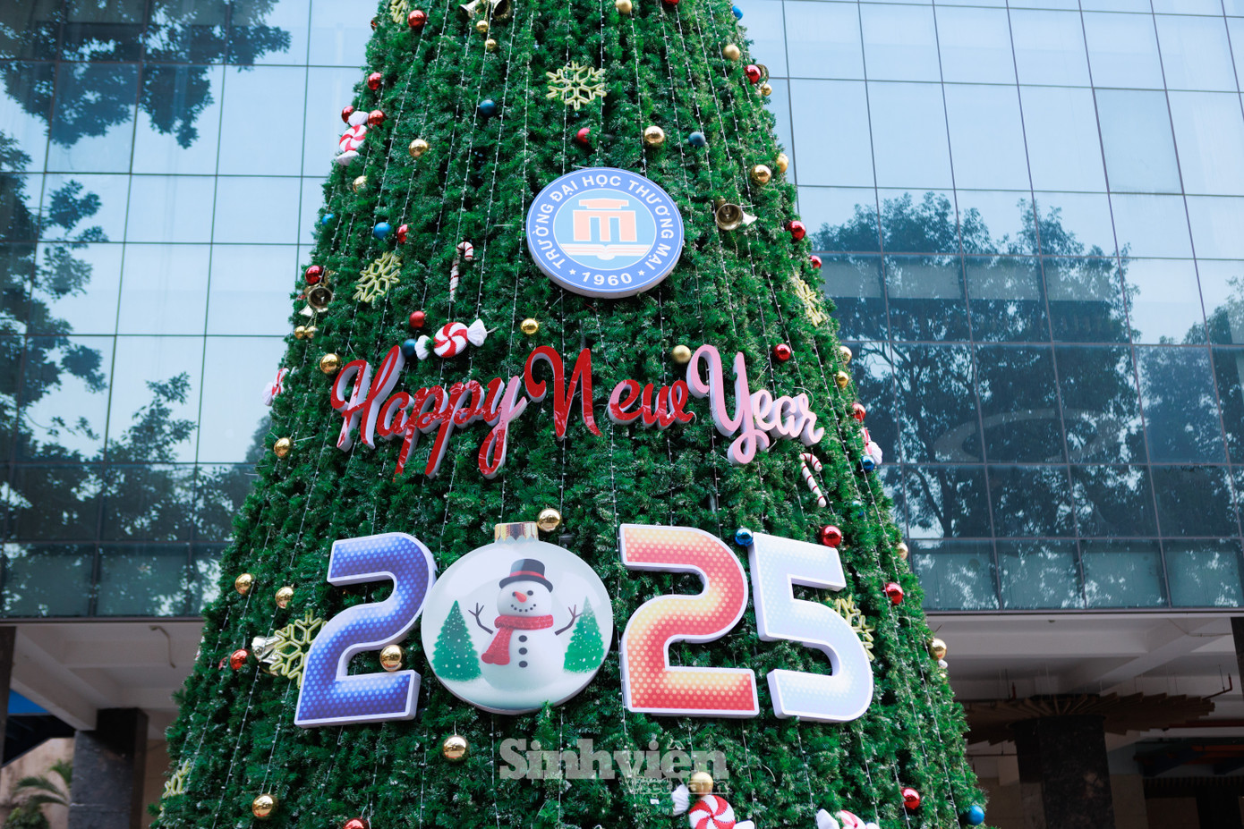 Những góc trang trí độc đáo, kỳ công tại TMU.