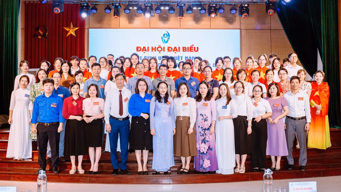 Nhờ sự giúp đỡ của thầy cô cùng bạn bè và gia đình, Mỹ Dung có thêm động lực phấn đấu trong học tập và rèn luyện.