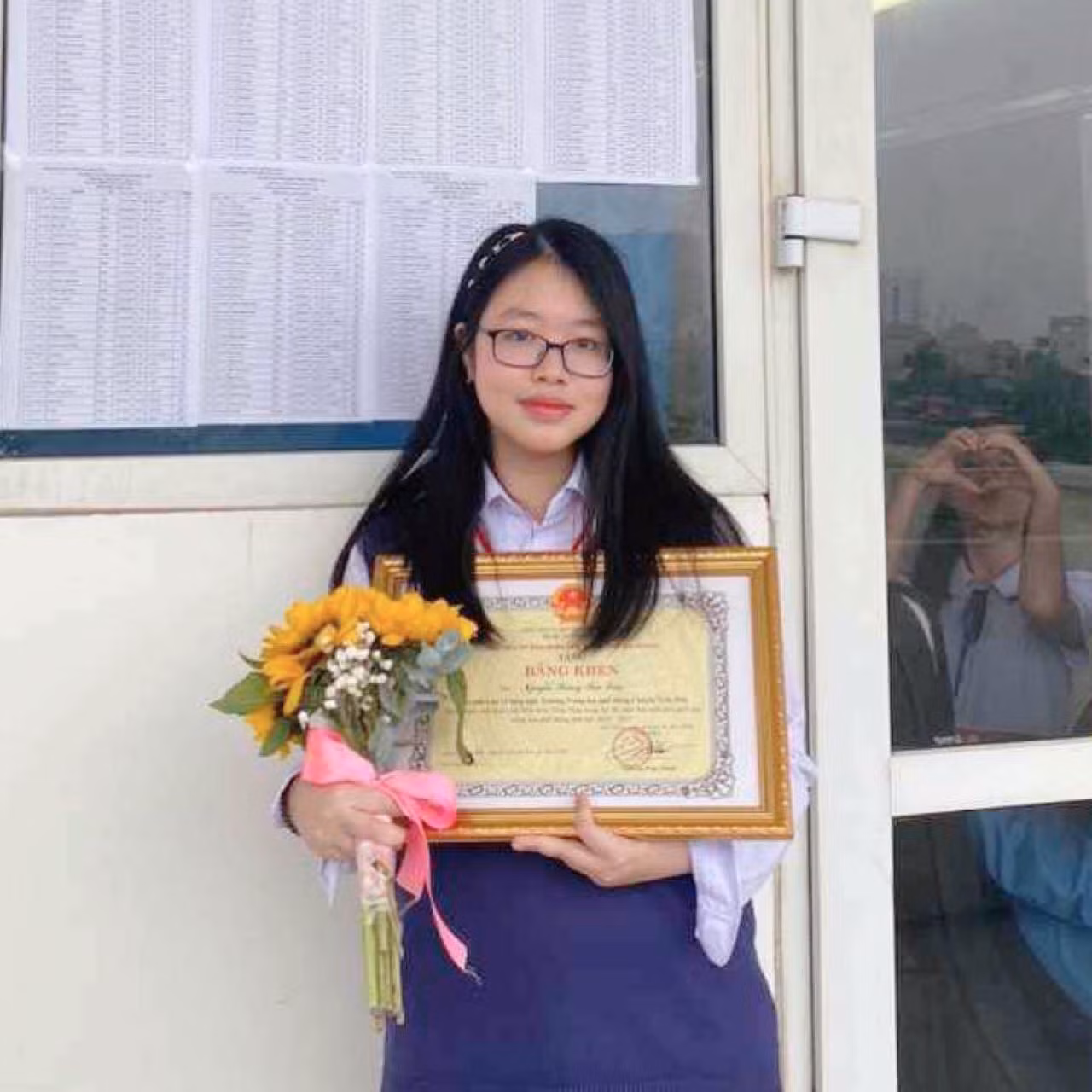 Bạn bè khi nhắc tới Nguyễn Hoàng Bảo Trân, nhiều người thấy được hình ảnh của một cô gái luôn bền bỉ song hành với ngôn ngữ tiếng Pháp. Bạn bè khi nhắc tới Nguyễn Hoàng Bảo Trân, nhiều người thấy được hình ảnh của một cô gái luôn bền bỉ song hành với ngôn ngữ tiếng Pháp.