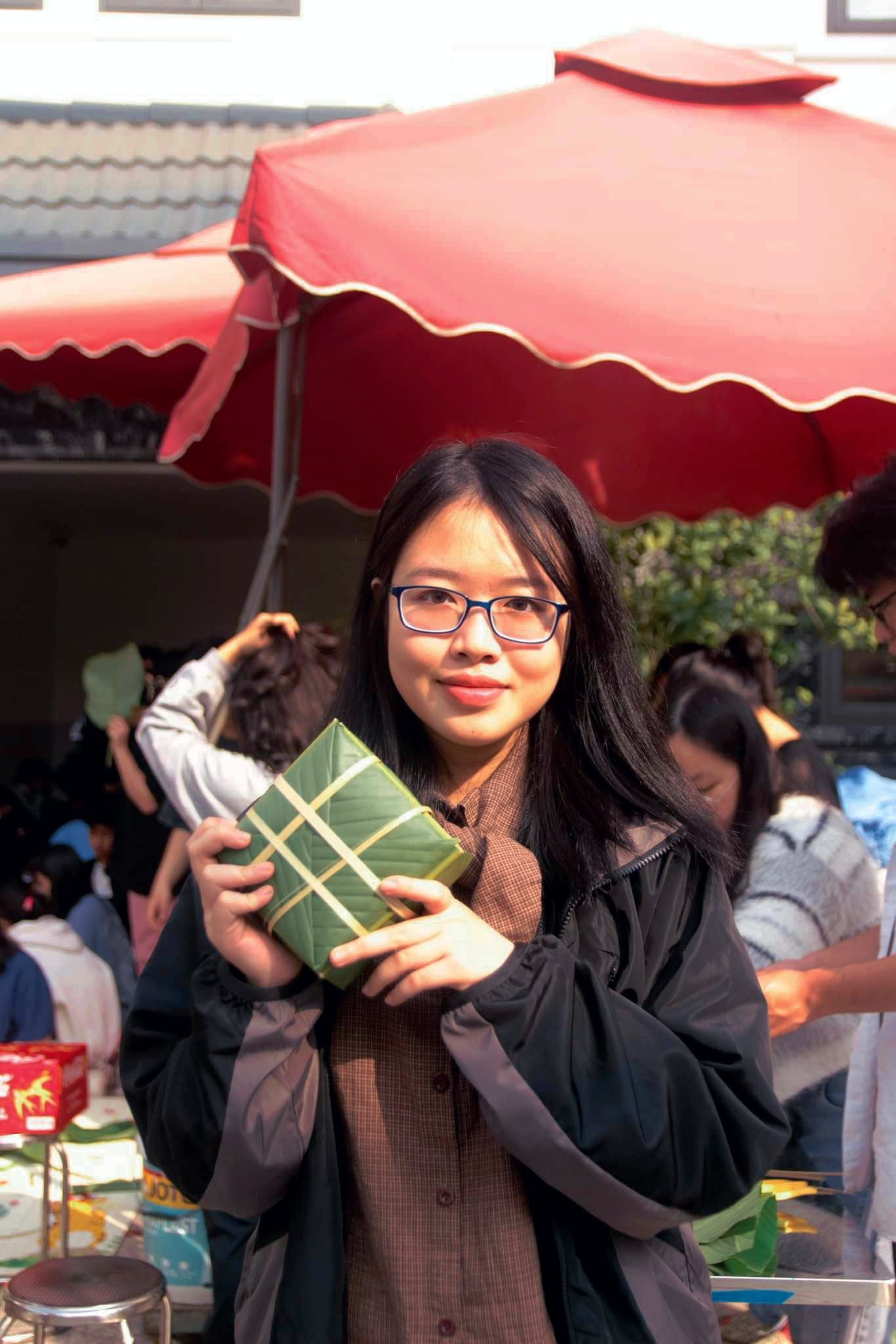 Mặc dù có lợi thế về học vấn, ngoại ngữ cũng như là mạnh về hoạt động ngoại khóa, Bảo Trân vẫn lựa chọn cho mình con đường với sứ mệnh đặc biệt.