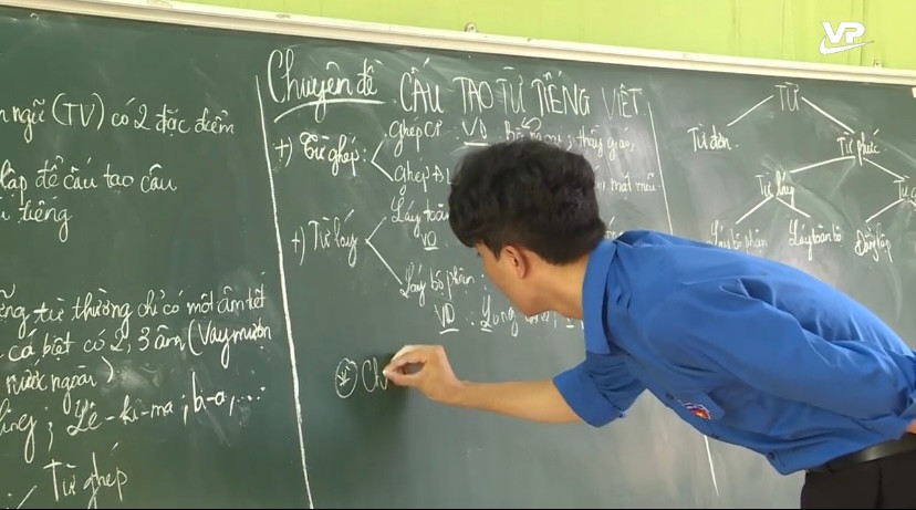 Lê Đăng Quyết tham gia tình nguyện dạy học tại trung tâm Bảo trợ Sao Mai (Tam Dương - Vĩnh Phúc) và được đưa tin từ Đài truyền hình Vĩnh Phúc.