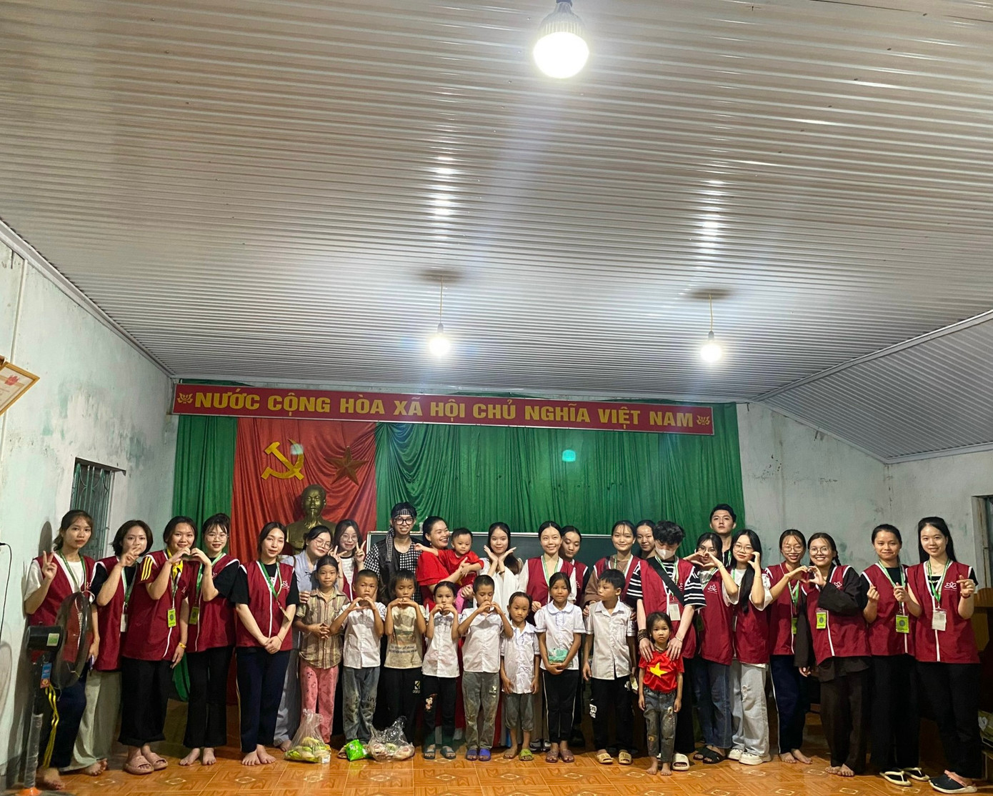 Lê Đăng Quyết tham gia tình nguyện tại huyện Cao Minh - Hà Giang.