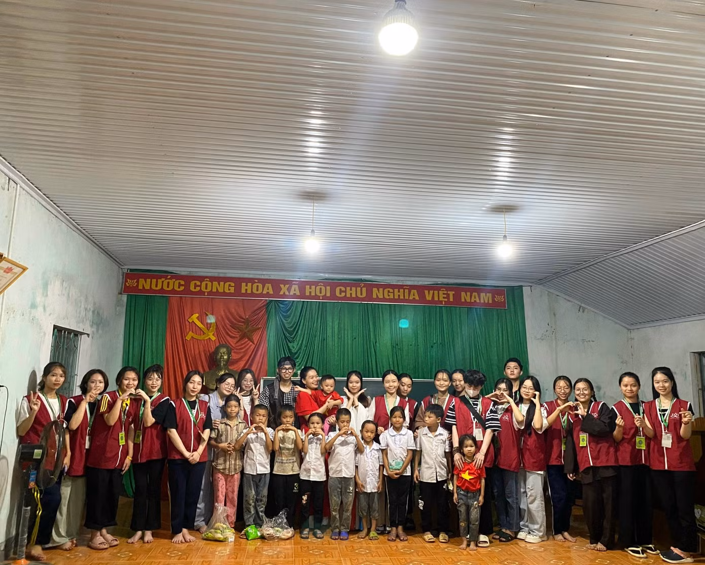 Lê Đăng Quyết tham gia tình nguyện tại huyện Cao Minh - Hà Giang.