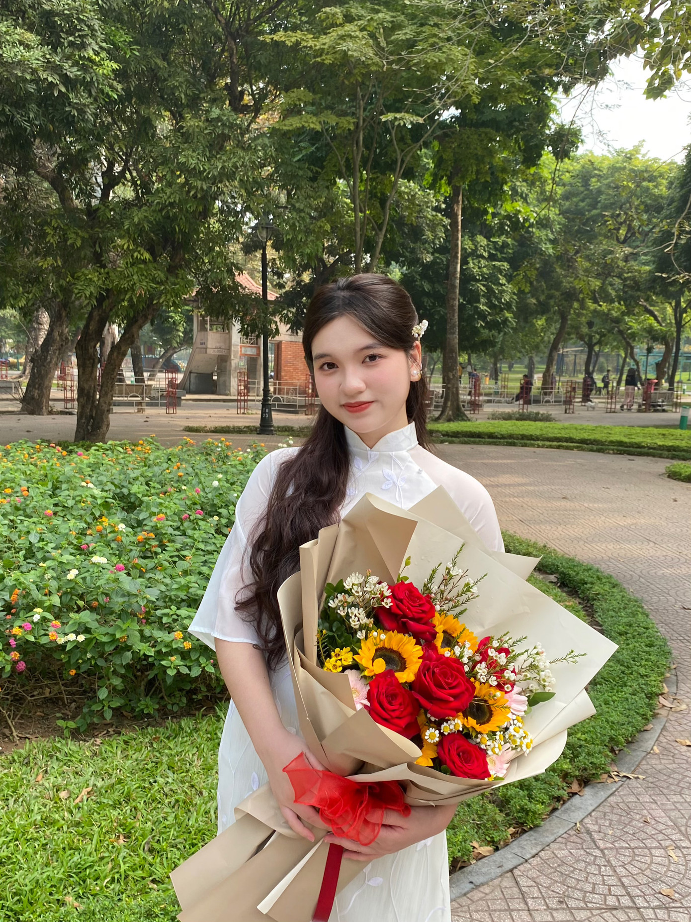 Chân dung nữ sinh Nghệ An tỏa sáng với lối đi riêng giữa môi trường kinh tế.