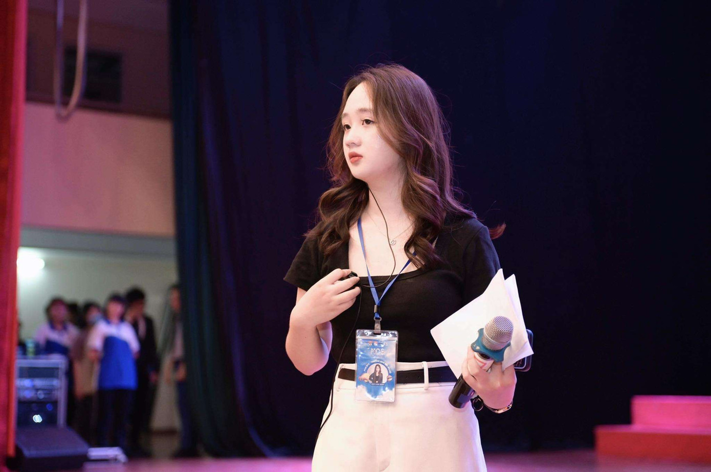 Lâm Anh là Phó trưởng BTC Cuộc thi MC On Stage năm 2024. Lâm Anh là Phó trưởng BTC Cuộc thi MC On Stage năm 2024.