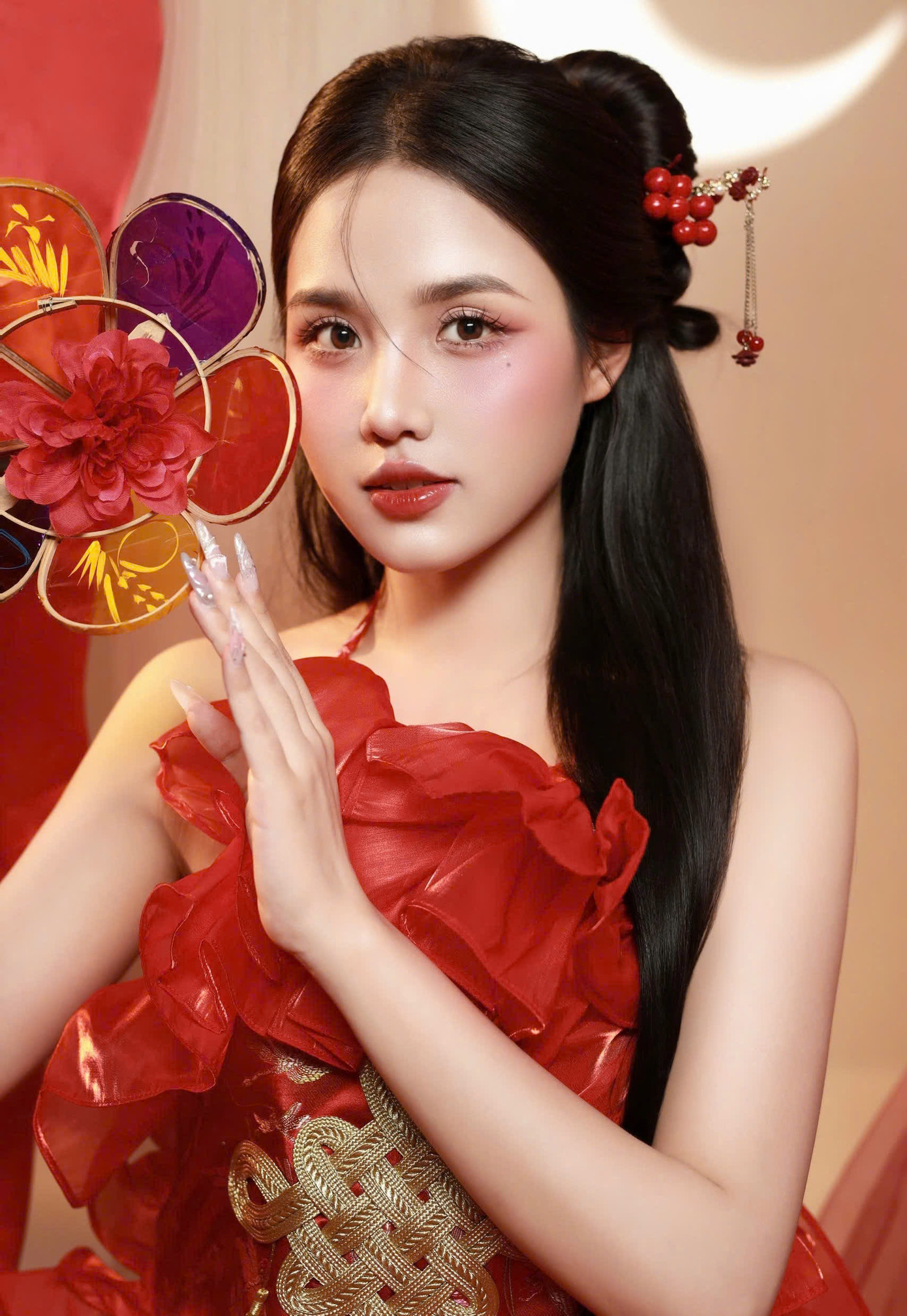 Áo dài – biểu tượng trường tồn của văn hóa Việt, nay được thổi làn gió mới qua thần thái cuốn hút và phong cách hiện đại của Hoa khôi Áo dài Việt Nam 2024. Áo dài – biểu tượng trường tồn của văn hóa Việt, nay được thổi làn gió mới qua thần thái cuốn hút và phong cách hiện đại của Hoa khôi Áo dài Việt Nam 2024.