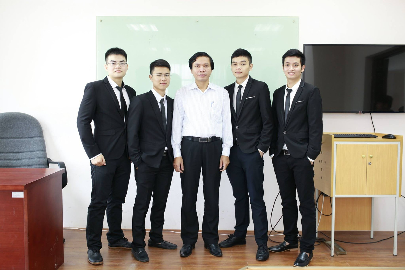 Giảng dạy với thầy Đào Văn Mừng không chỉ là truyền tải kiến thức mà còn là sự kết nối giữa thầy và trò.