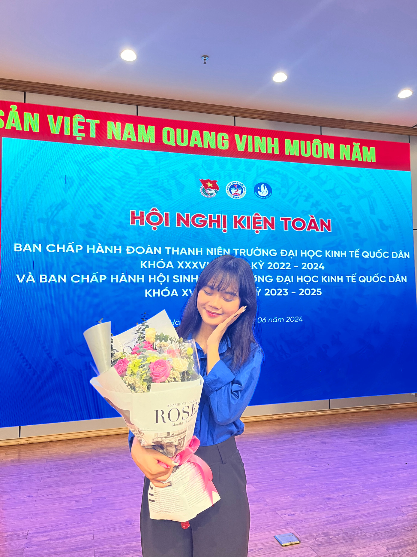 Hương Giang vinh dự được bầu giữ chức vụ trong Ban Chấp hành Đoàn trường. Hương Giang vinh dự được bầu giữ chức vụ trong Ban Chấp hành Đoàn trường.