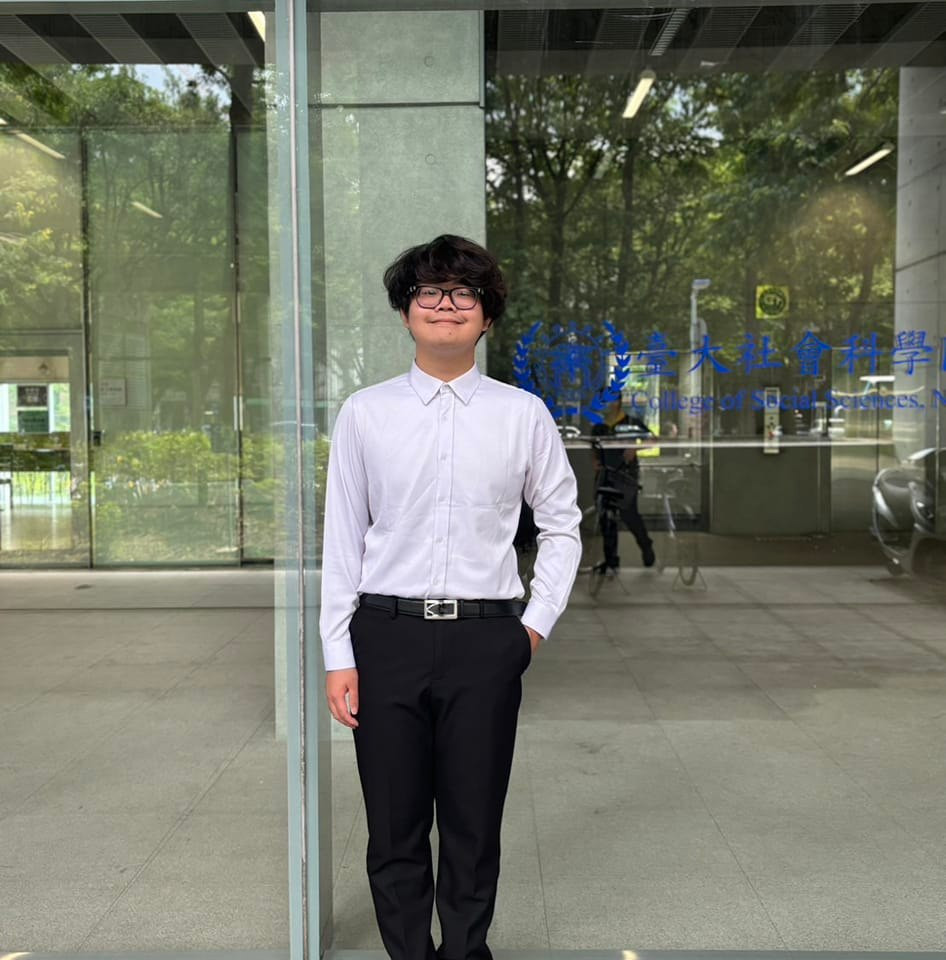 Với Khoa, việc học là sự tổng hòa giữa ba yếu tố: lý thuyết, thực hành, và những vấn đề hứng thú cụ thể.