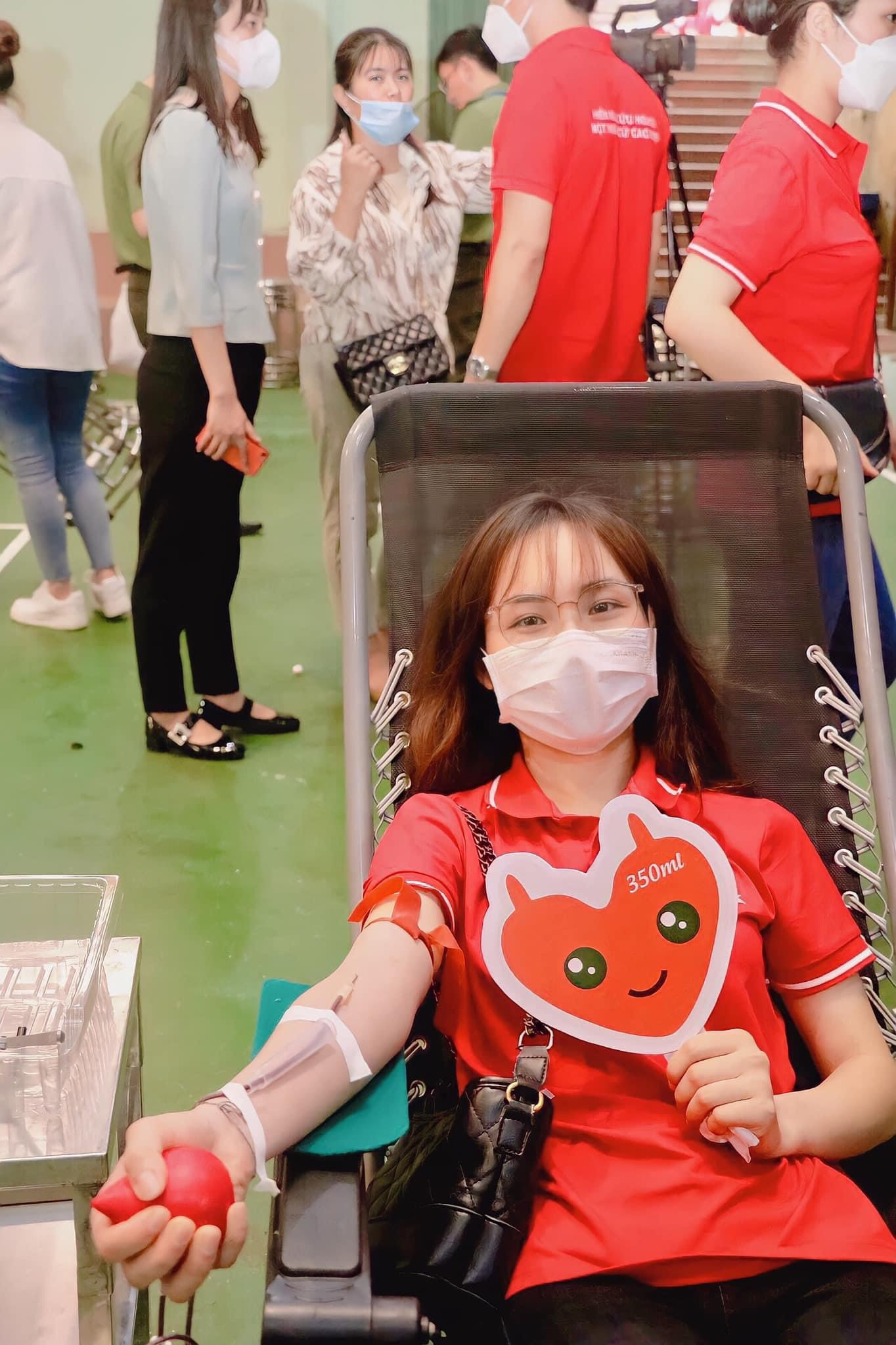 Nga hạnh phúc khi được sẻ chia và làm điều có ích cho cộng đồng.