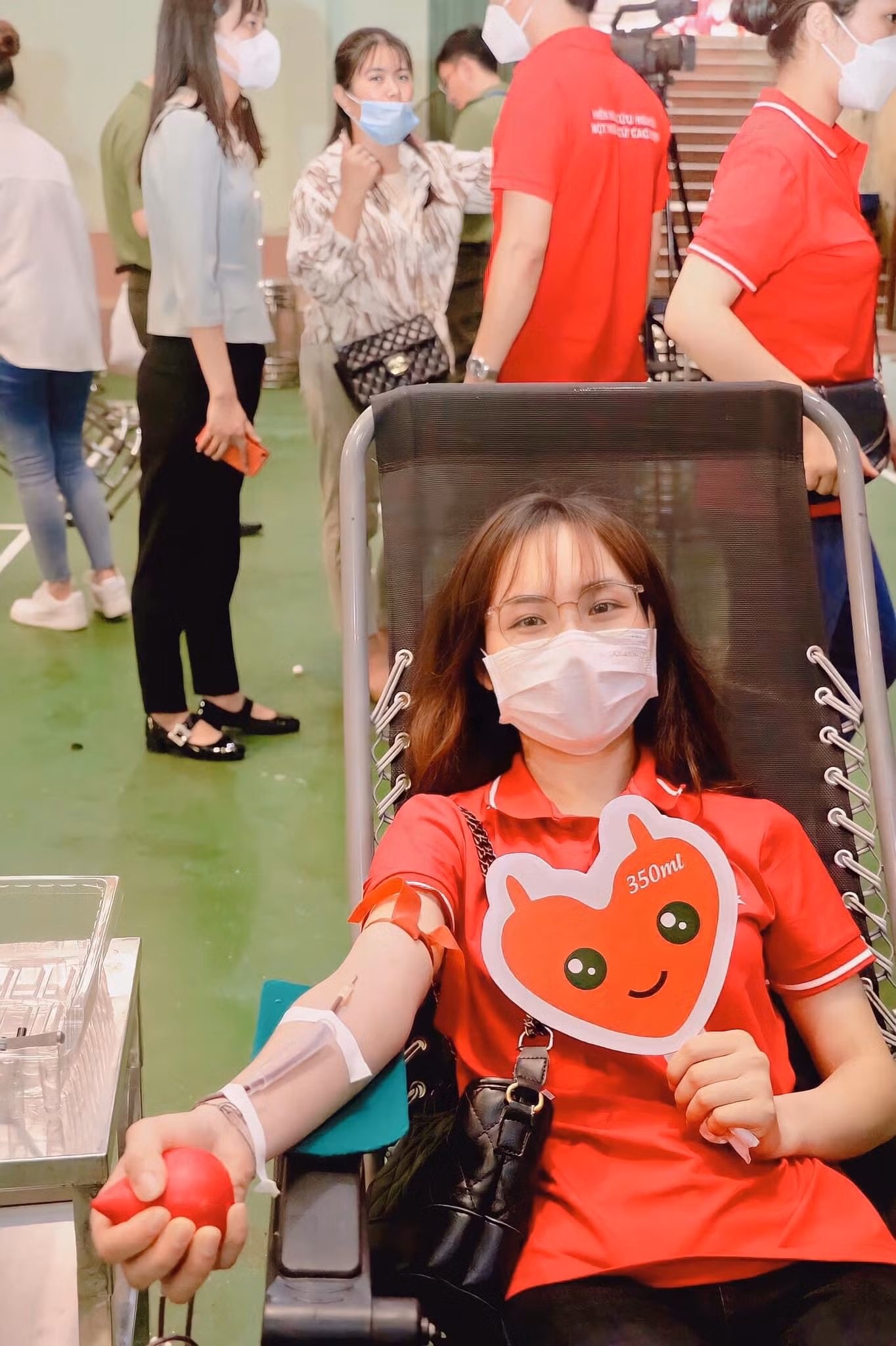Nga hạnh phúc khi được sẻ chia và làm điều có ích cho cộng đồng.