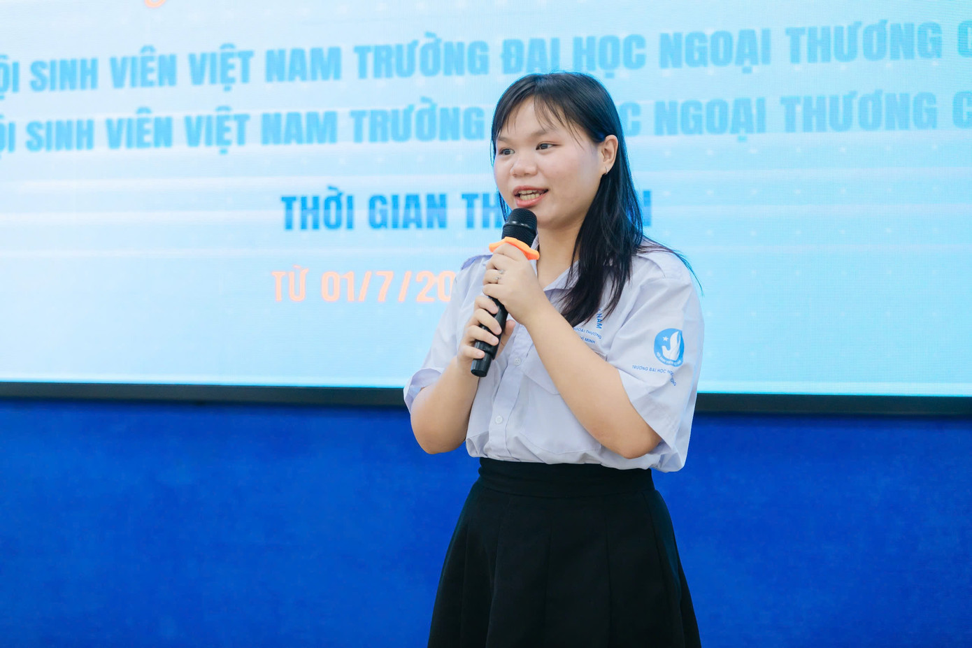 Cô tham gia trình bày tại Hội nghị Hội Sinh viên thành phố. Cô tham gia trình bày tại Hội nghị Hội Sinh viên thành phố.