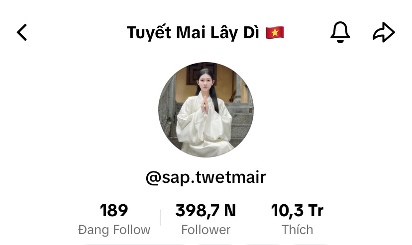 Hoạt động tích cực trên kênh Tiktok, cô nàng thu hút hơn 398 nghìn người theo dõi và 10,3 triệu lượt thả tim. Hoạt động tích cực trên kênh Tiktok, cô nàng thu hút hơn 398 nghìn người theo dõi và 10,3 triệu lượt thả tim.