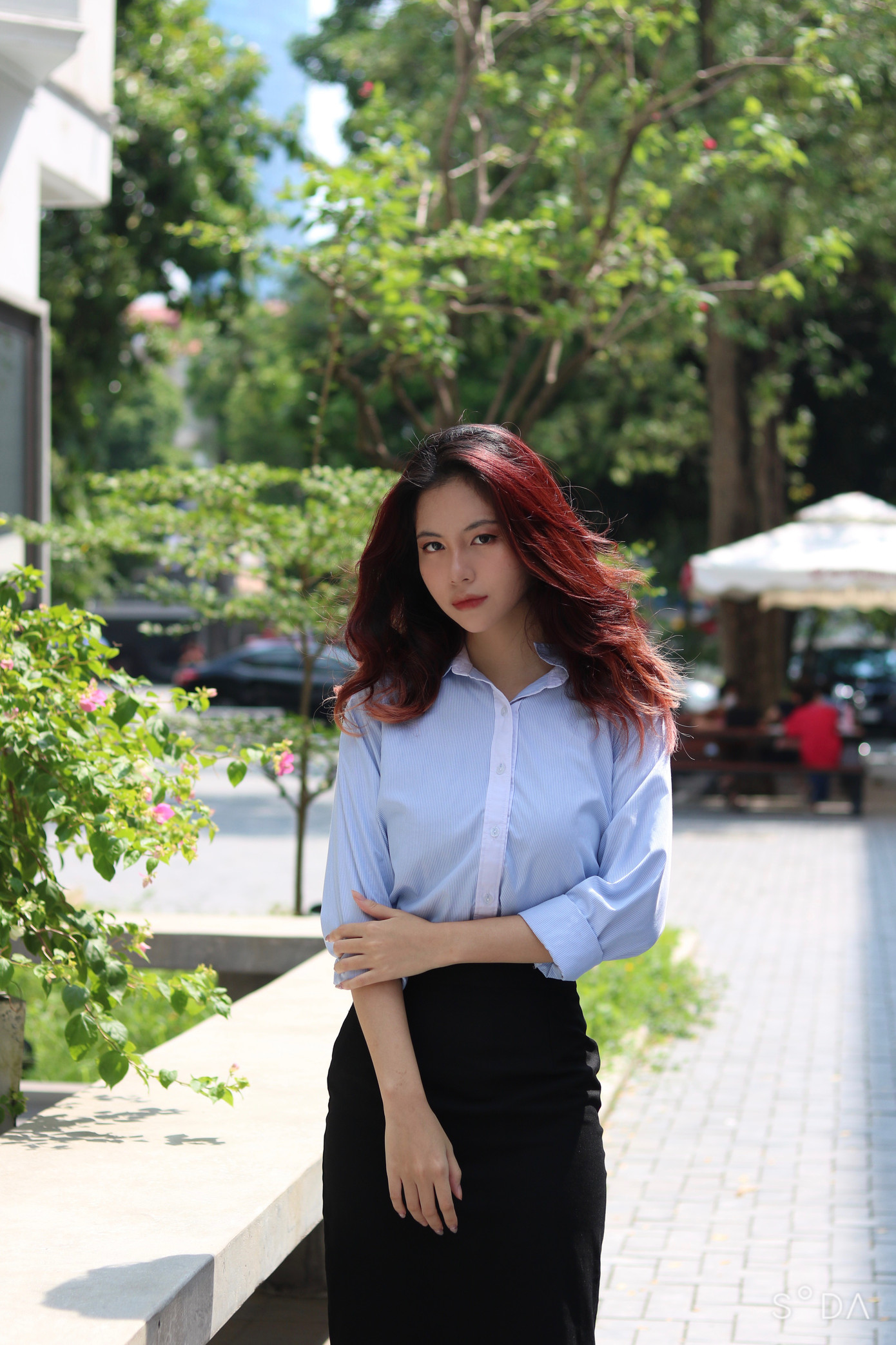 Trần Vũ Khánh Chi (sinh năm 2003) hiện đang là sinh viên năm thứ ba chương trình Chất lượng cao, khoa Tiếng Anh thương mại, trường Đại học Ngoại thương.