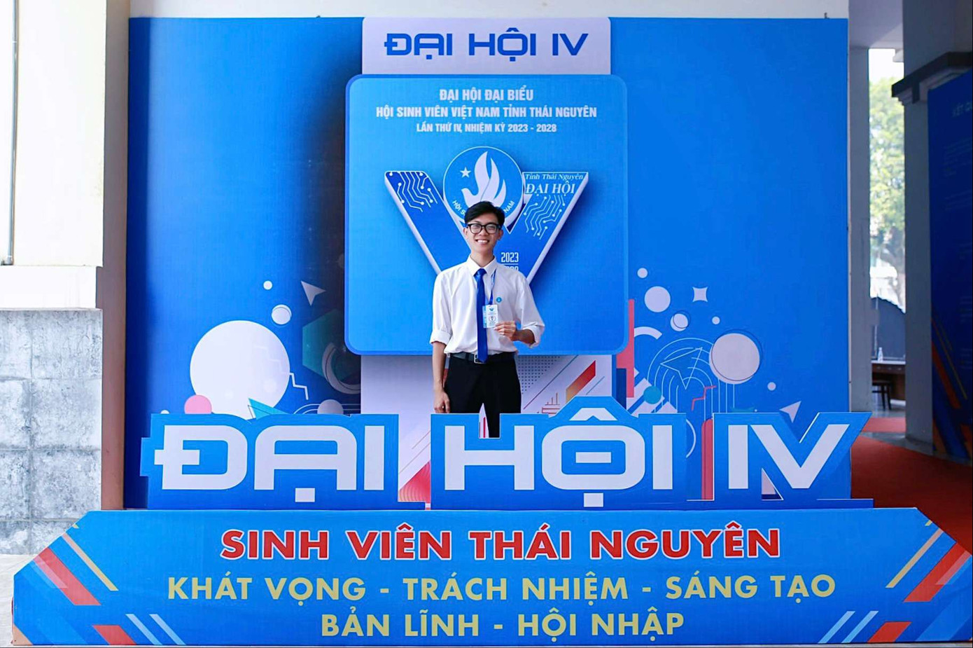 Được khen thưởng vì có thành tích xuất sắc tiêu biểu trong công tác Hội và phong trào sinh viên tỉnh Thái Nguyên.