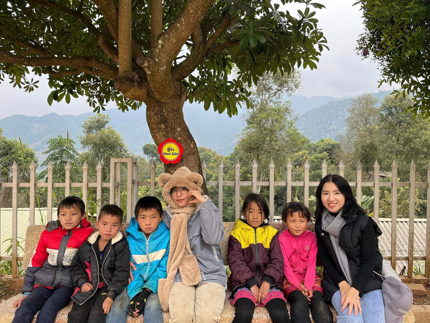 Ngọc Huyền tham gia tình nguyện tại tỉnh Yên Bái. Ngọc Huyền tham gia tình nguyện tại tỉnh Yên Bái.