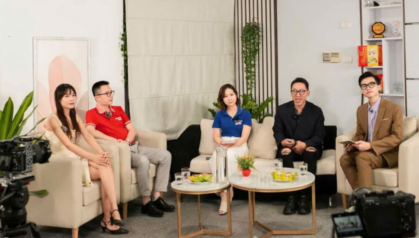 Nam Khánh đảm nhận vai trò MC cho Take One - cuộc thi Sản xuất Video Quảng cáo. Nam Khánh đảm nhận vai trò MC cho Take One - cuộc thi Sản xuất Video Quảng cáo.