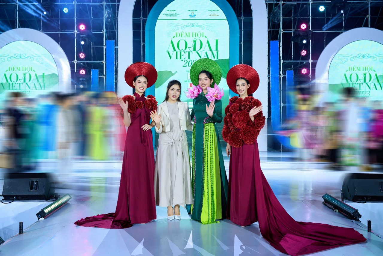 Quỳnh Giang tham gia Đêm hội áo dài Việt Nam 2023 tại Kiên Giang.