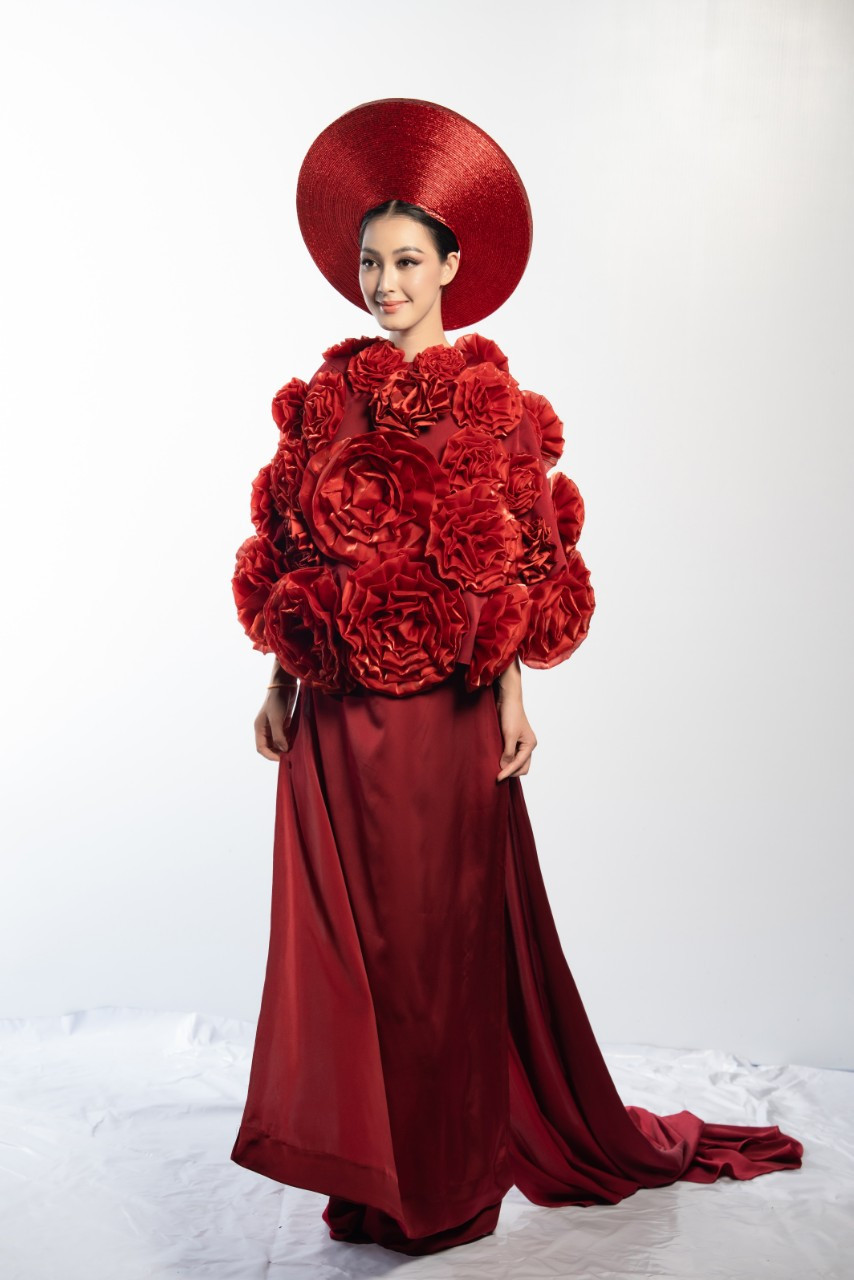 Thiết kế của Quỳnh Giang trong BST "Dáng Hoa".