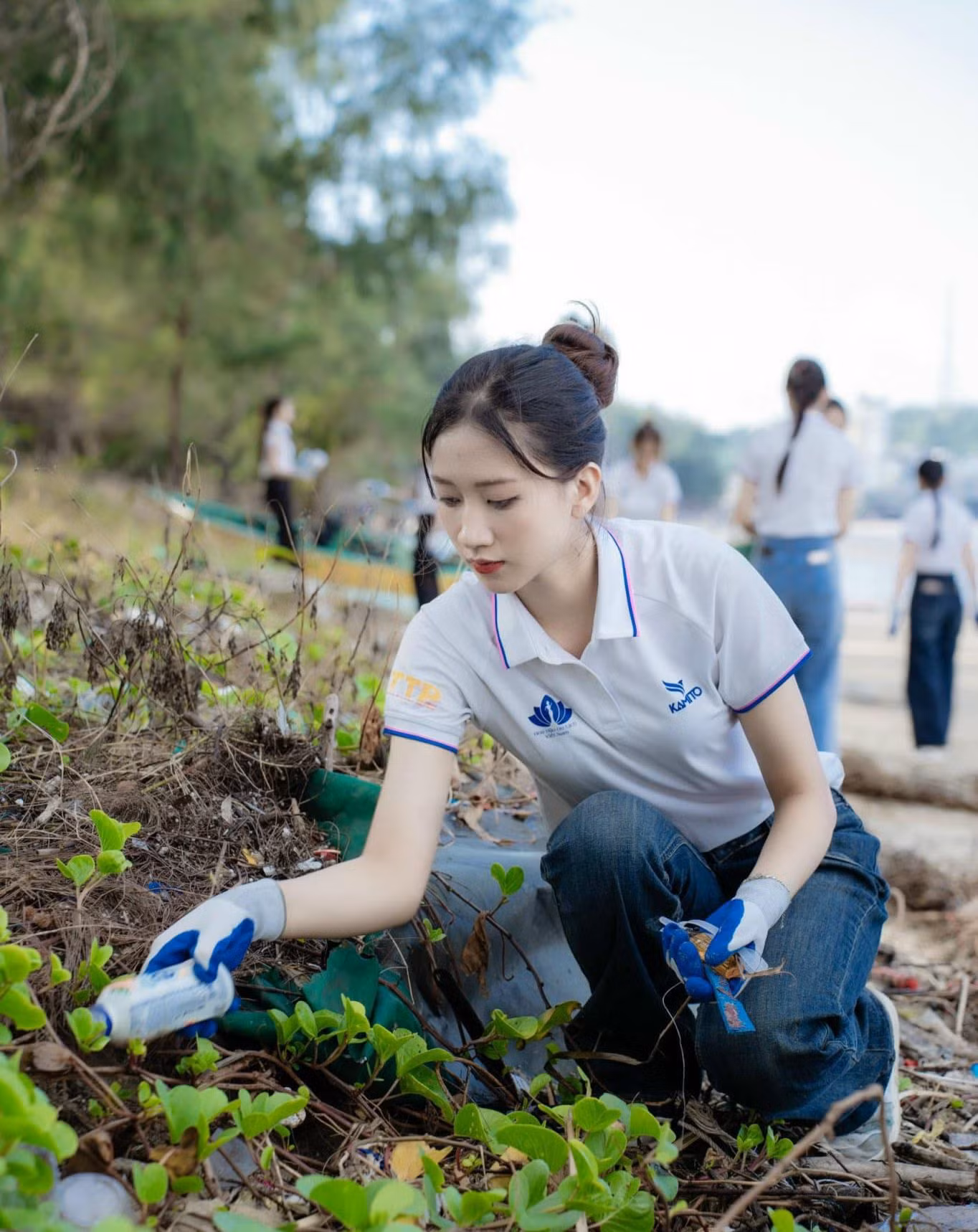 Sau đêm chung kết Hoa hậu Du lịch Việt Nam 2024, Ánh Tuyết cùng BTC và các thí sinh đã ghé thăm Huyện Cô Tô, tỉnh Quảng Ninh, tìm hiểu về địa phương và tham gia dọn vệ sinh, góp phần bảo vệ môi trường biển xanh sạch đẹp. Sau đêm chung kết Hoa hậu Du lịch Việt Nam 2024, Ánh Tuyết cùng BTC và các thí sinh đã ghé thăm Huyện Cô Tô, tỉnh Quảng Ninh, tìm hiểu về địa phương và tham gia dọn vệ sinh, góp phần bảo vệ môi trường biển xanh sạch đẹp.