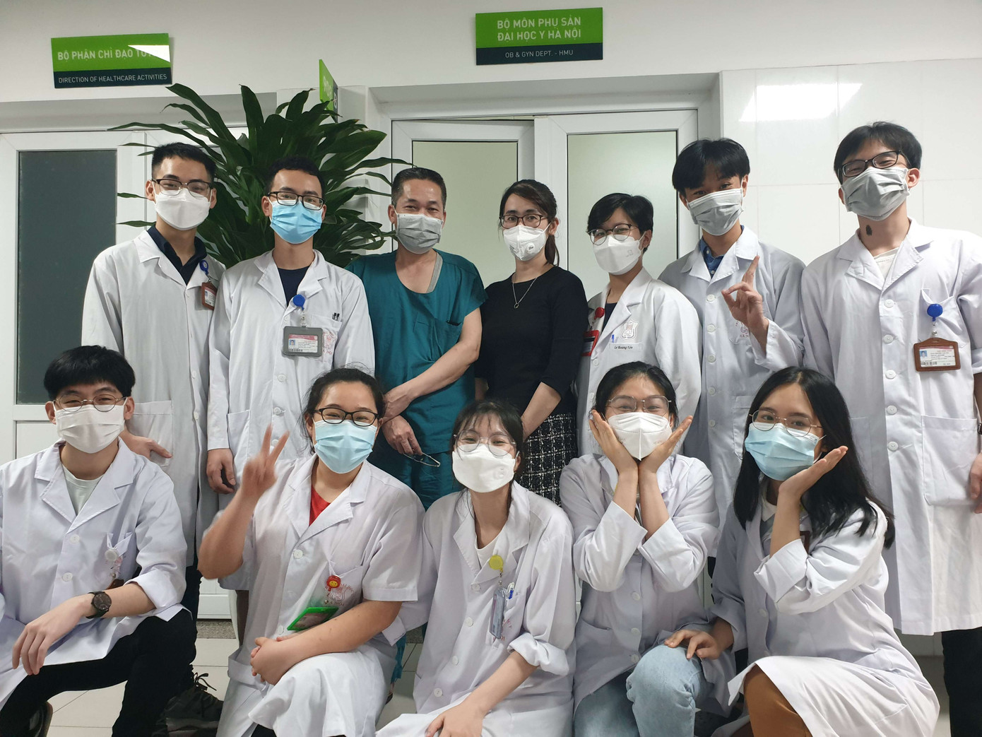 Nữ sinh gốc Nghệ An cảm thấy hạnh phúc và biết ơn khi nhận được sự dạy dỗ tâm huyết của thầy cô và sự đồng hành của những người bạn. Nữ sinh gốc Nghệ An cảm thấy hạnh phúc và biết ơn khi nhận được sự dạy dỗ tâm huyết của thầy cô và sự đồng hành của những người bạn.