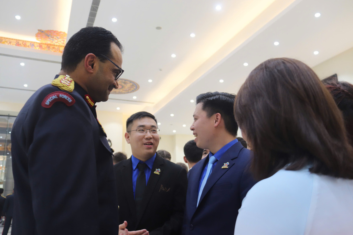 Đăng Khoa được tín nhiệm giữ vai trò phiên dịch trong một số sự kiện gặp gỡ, giao lưu.