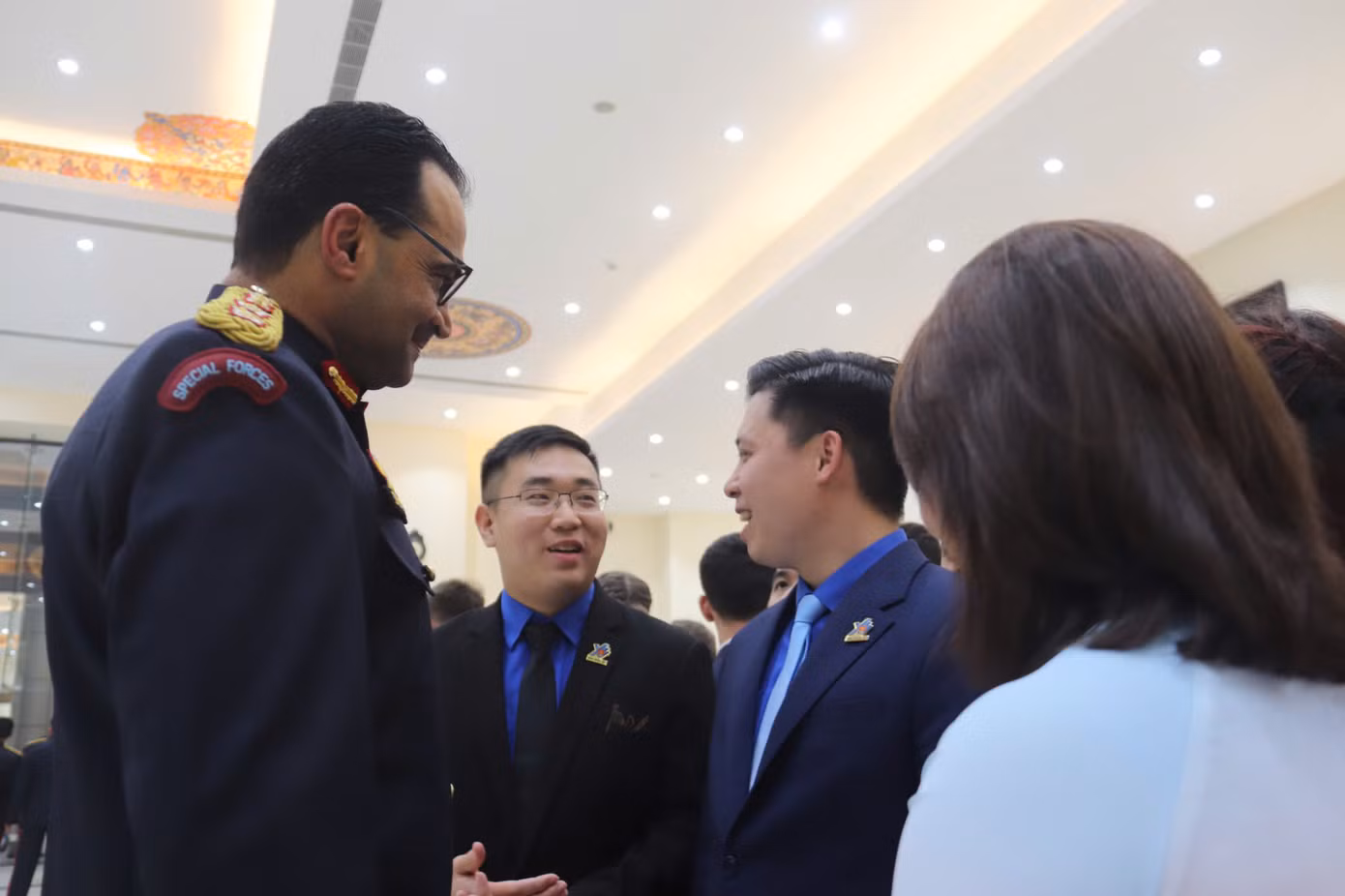 Đăng Khoa được tín nhiệm giữ vai trò phiên dịch trong một số sự kiện gặp gỡ, giao lưu. Đăng Khoa được tín nhiệm giữ vai trò phiên dịch trong một số sự kiện gặp gỡ, giao lưu.