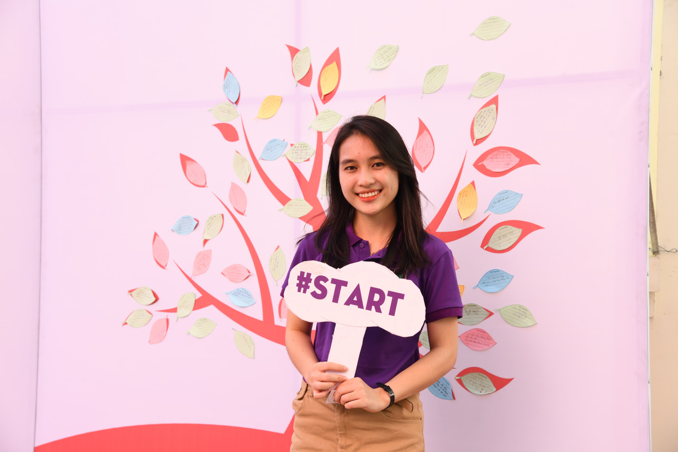 Chân dung cô gái trẻ lê Thị Thu Hà. Chân dung cô gái trẻ lê Thị Thu Hà.