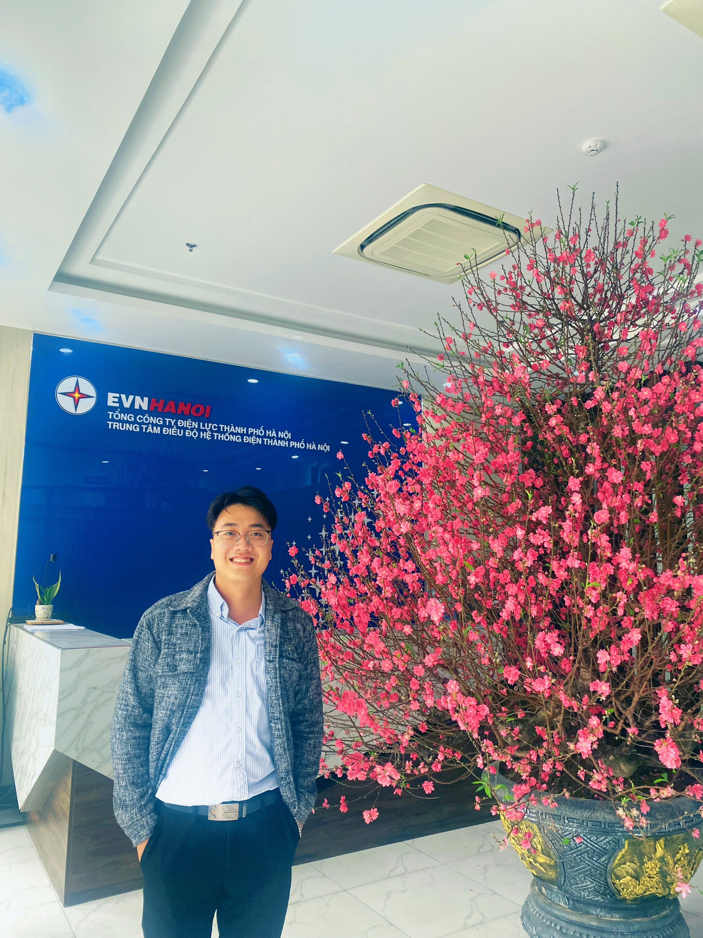 Quỳnh đã được Trung tâm Điều độ hệ thống điện thành phố Hà Nội, thuộc Tổng công ty Điện lực thành phố Hà Nội tuyển dụng và hiện đang là điều độ viên tập sự của trung tâm.