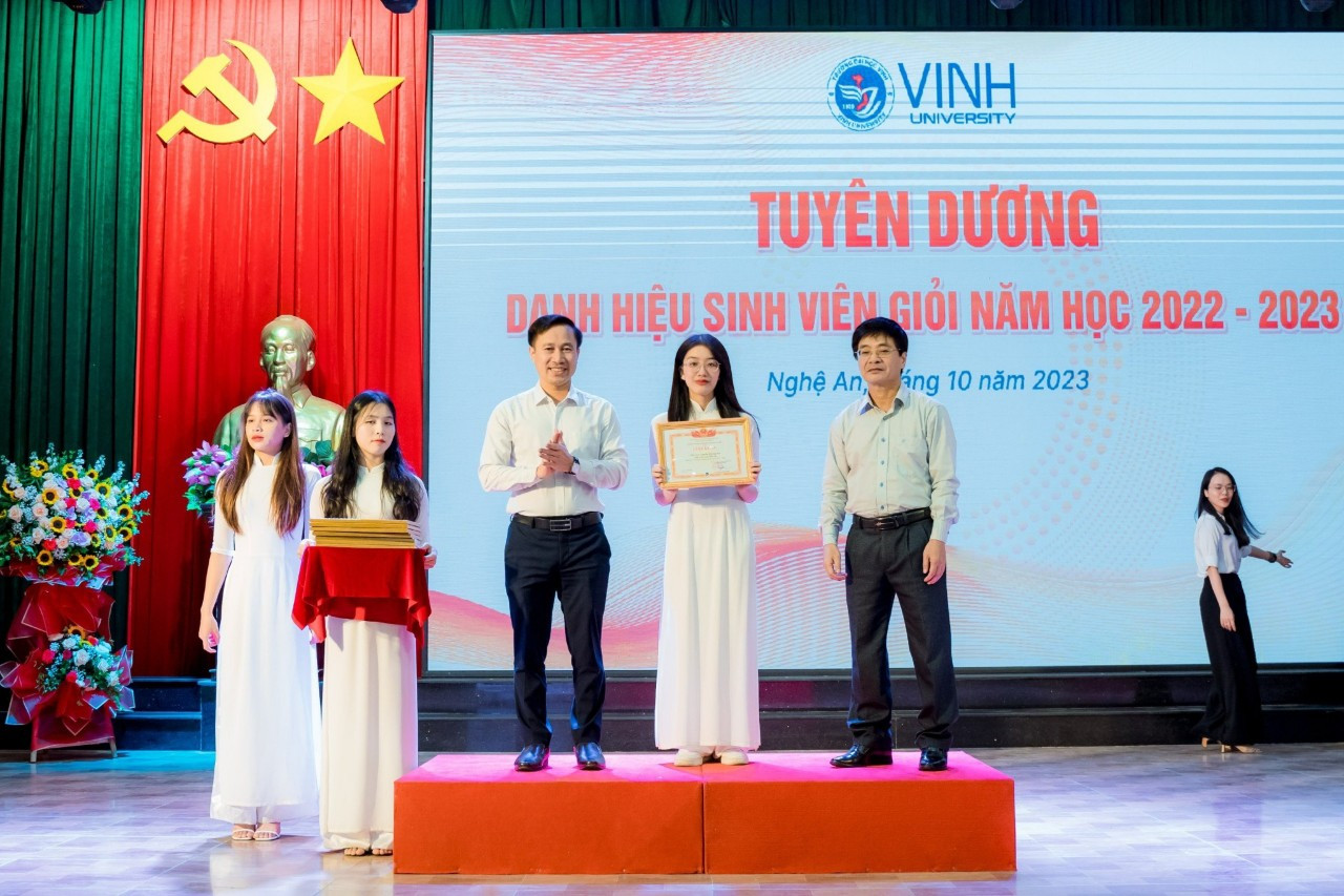 Phương Mai đạt danh hiệu sinh viên giỏi năm học 2022-2023.