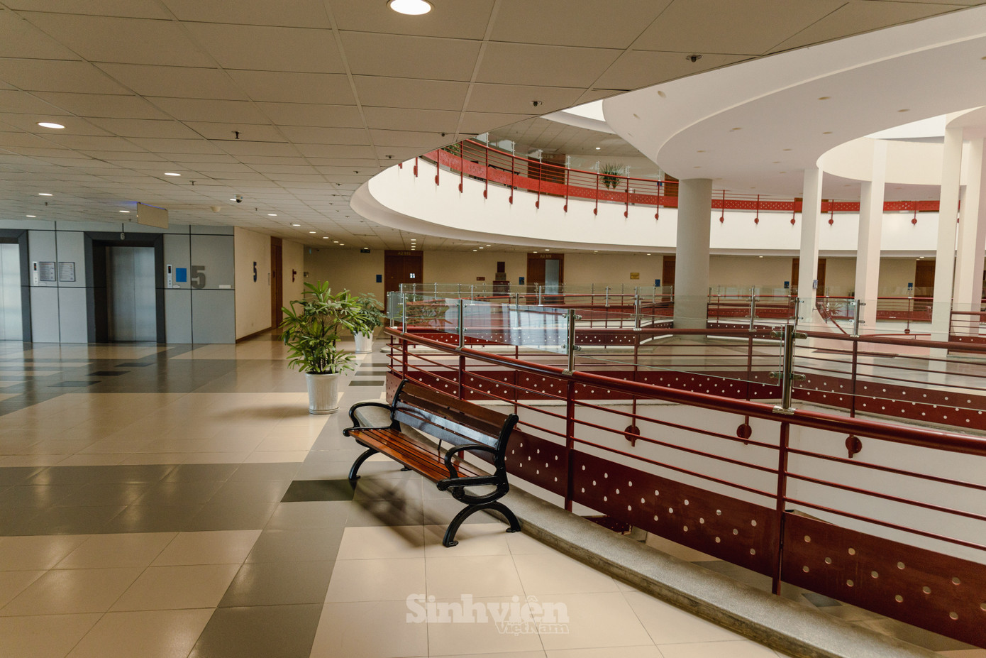 Đến nay, khối giảng đường này vẫn là một trong những khối giảng đường quy mô và hiện đại hàng đầu tại Việt Nam.