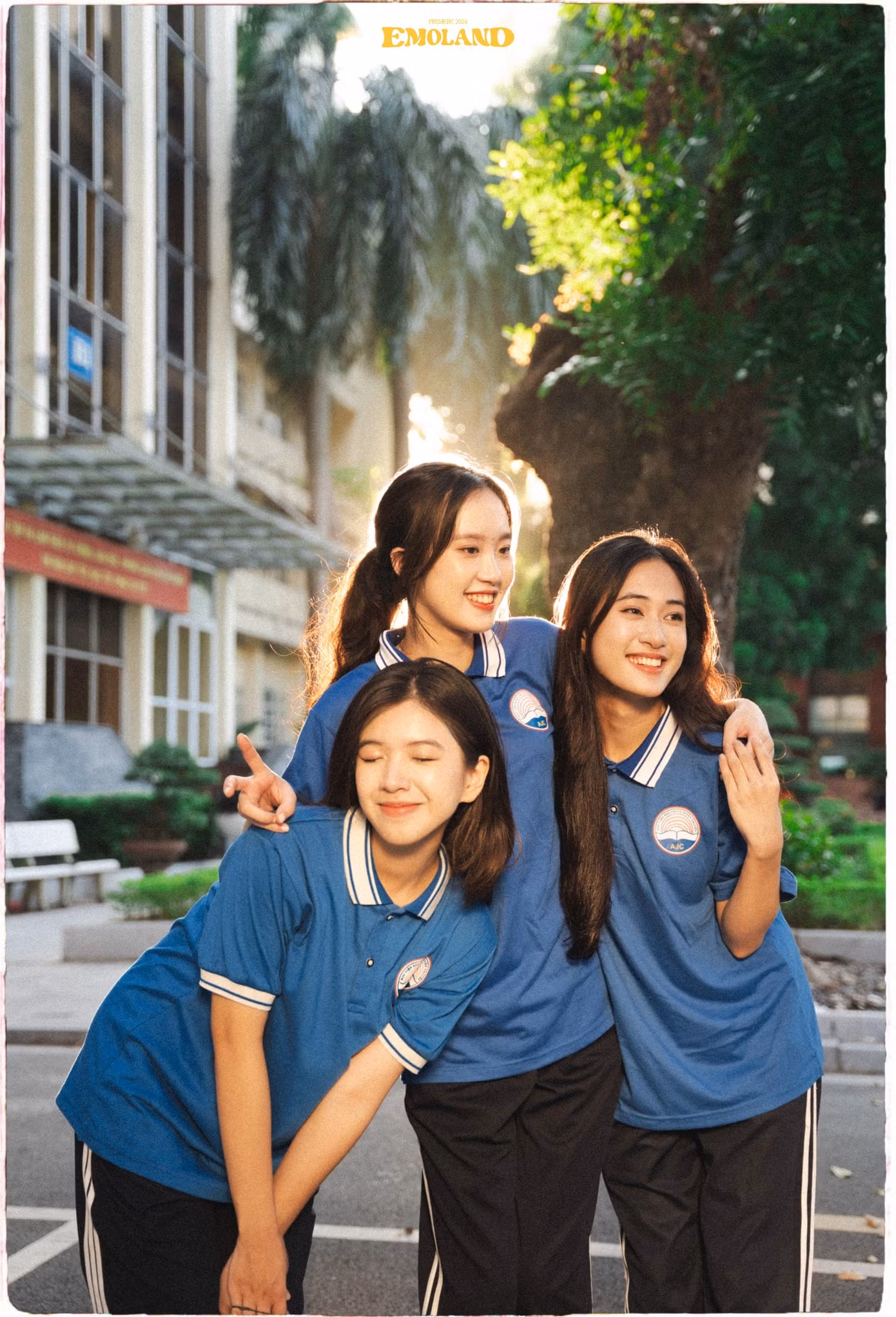 Những kỷ niệm tuổi trẻ như những cuốn phim quay chậm, mãi mãi khắc sâu trong tâm trí chúng ta. Những kỷ niệm tuổi trẻ như những cuốn phim quay chậm, mãi mãi khắc sâu trong tâm trí chúng ta.