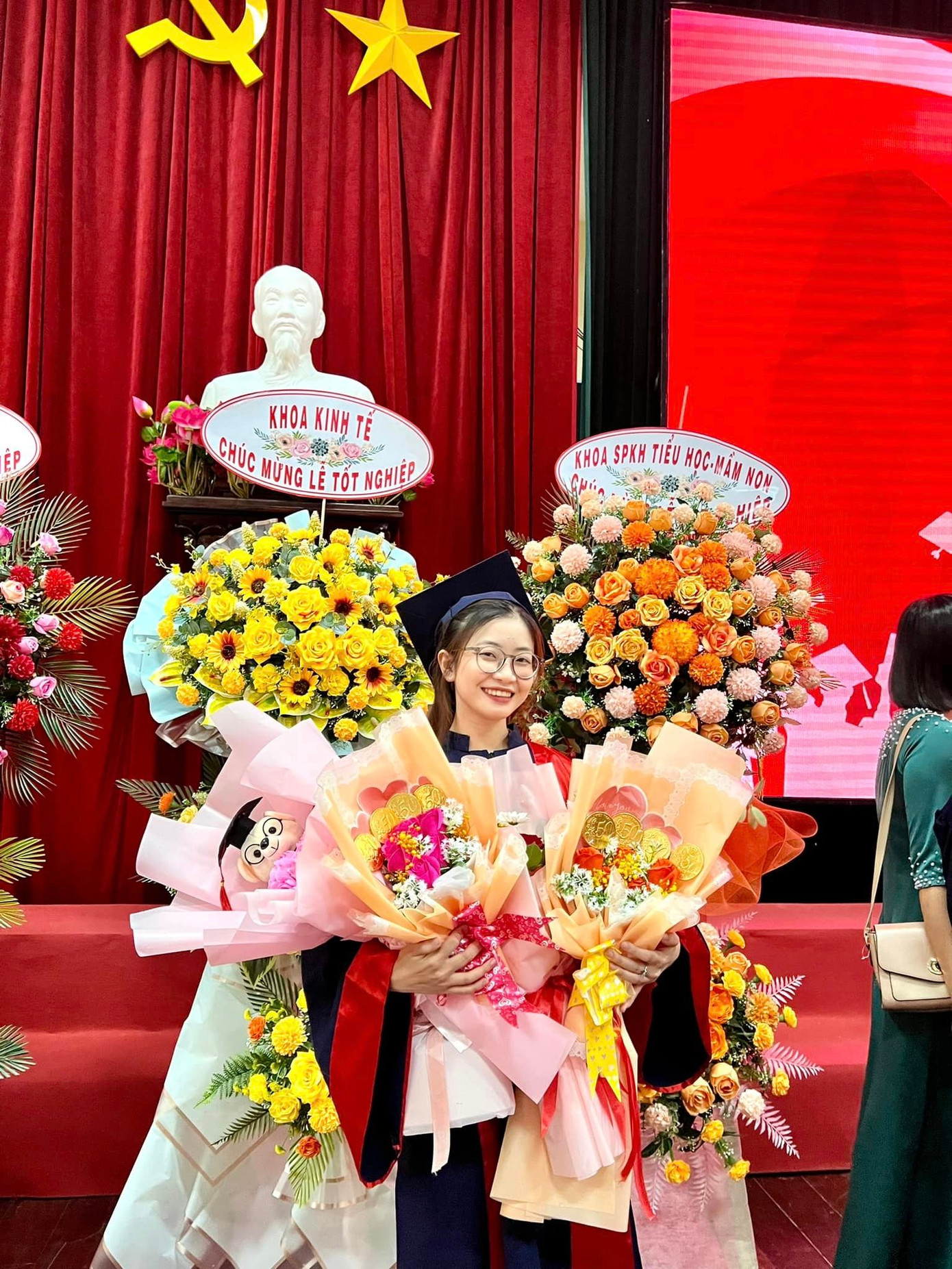 Hoàng Ngọc Kim Cương là sinh viên vừa tốt nghiệp của Trường Đại học Đồng Nai.