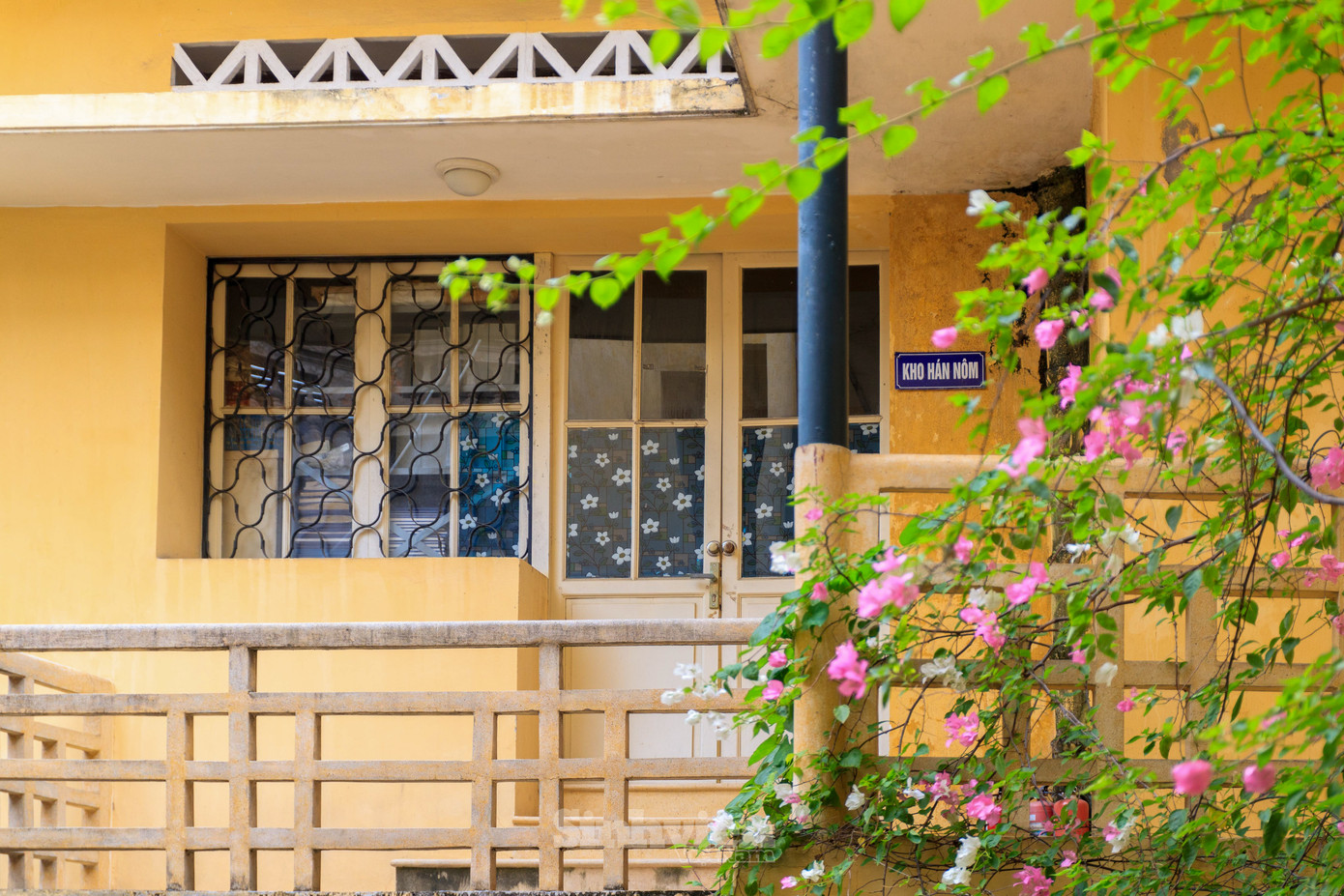 Ngôi nhà ban đầu được xây dựng theo lối kiến trúc cổ với 2 tầng.