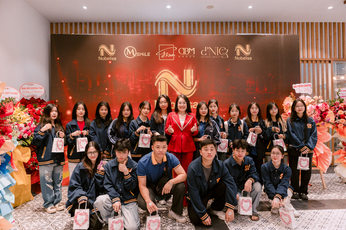 Nhiều bạn sinh viên Trường Khoa học Liên ngành và Nghệ thuật (SIS)– Đại học Quốc gia Hà Nội tham dự lễ ra mắt Nobelisa.