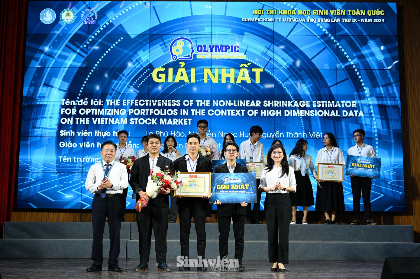 Trường Đại học Ngân hàng TP. HCM (Đề tài The effective of the non-linear shrinkage estimator for optimizing portfolios in the context of high dimensional data on the Vietnam stock markets). Trường Đại học Ngân hàng TP. HCM (Đề tài The effective of the non-linear shrinkage estimator for optimizing portfolios in the context of high dimensional data on the Vietnam stock markets).