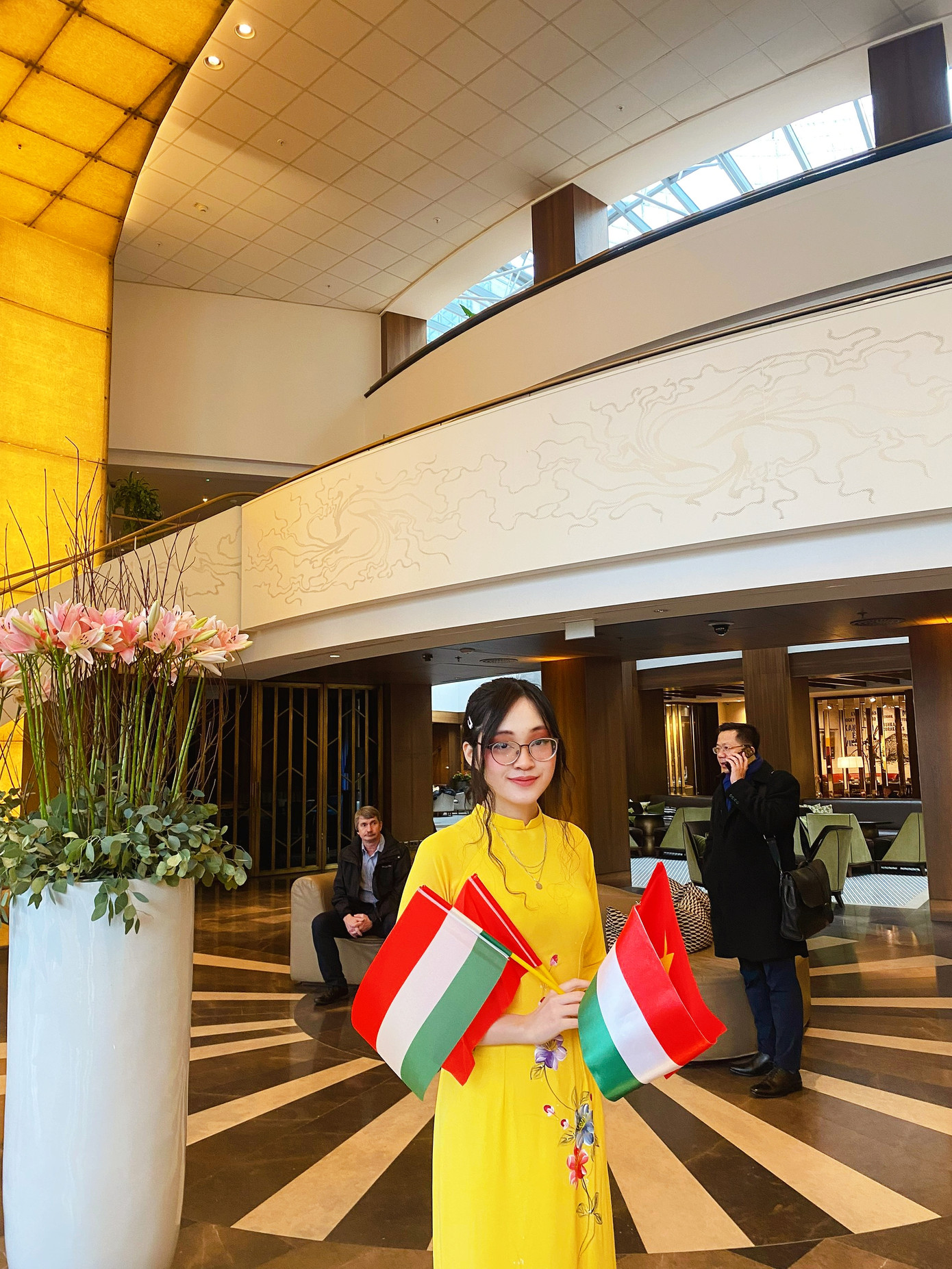 Khánh Linh hiện là uỷ viên Ban Chấp hành và phó Trưởng ban Truyền thông của Hội Sinh viên Việt Nam tại Hungary. Khánh Linh hiện là uỷ viên Ban Chấp hành và phó Trưởng ban Truyền thông của Hội Sinh viên Việt Nam tại Hungary.