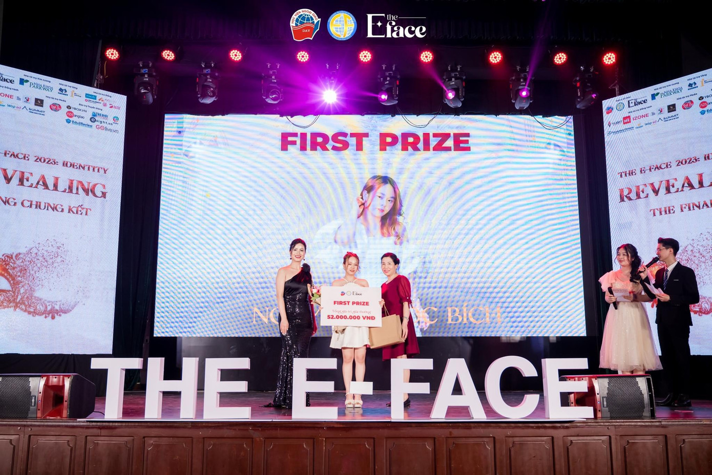 Ngọc Bích đạt giải Nhất cuộc thi The E-Face 2023. Ngọc Bích đạt giải Nhất cuộc thi The E-Face 2023.