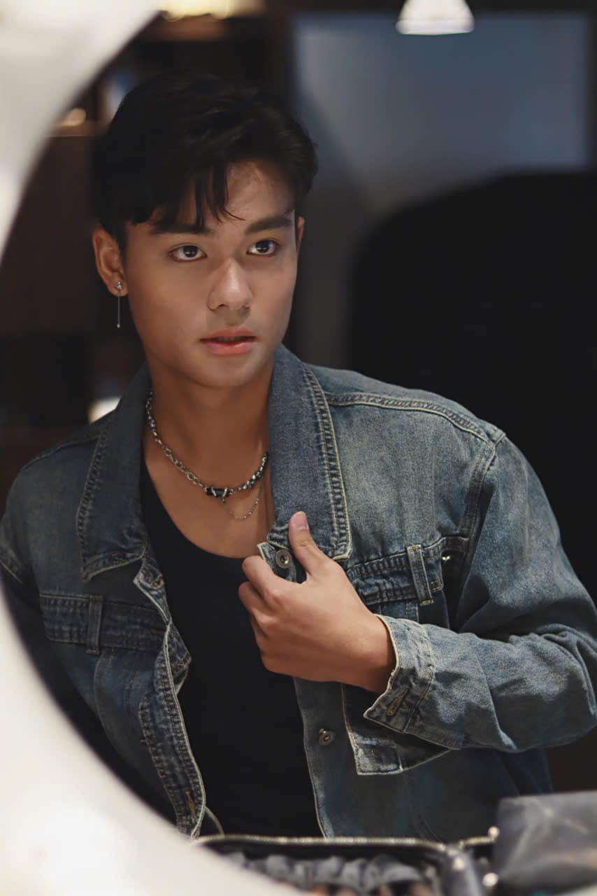 Vũ Đức Thịnh (17 tuổi) hiện là Bí thư Đoàn trường Trung học phổ thông Nguyễn Huệ, thành phố Yên Bái.