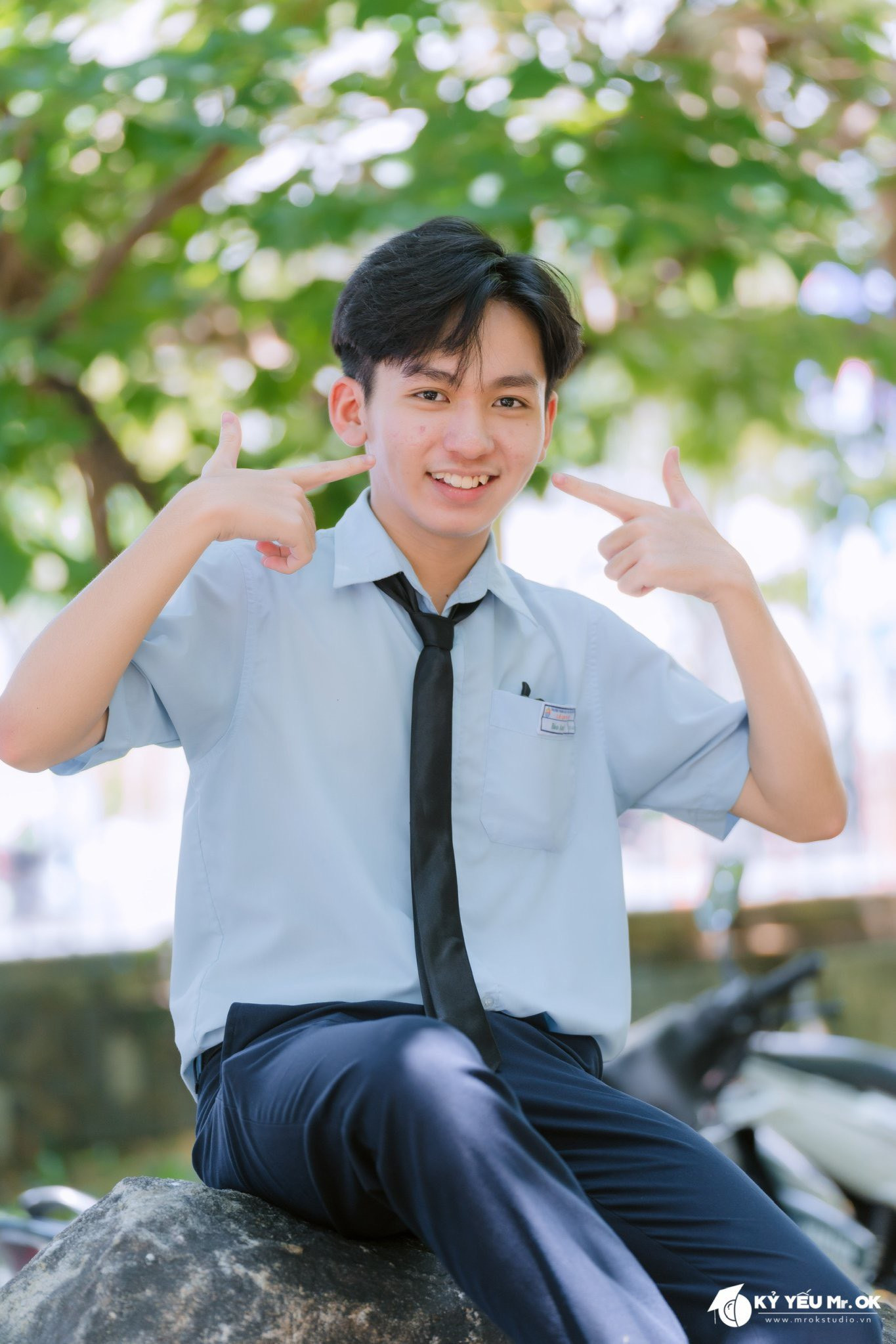 Lê Ngọc Bảo Anh (sinh năm 2005) là cựu học sinh trường THPT chuyên Lê Quý Đôn - Đà Nẵng. Lê Ngọc Bảo Anh (sinh năm 2005) là cựu học sinh trường THPT chuyên Lê Quý Đôn - Đà Nẵng.