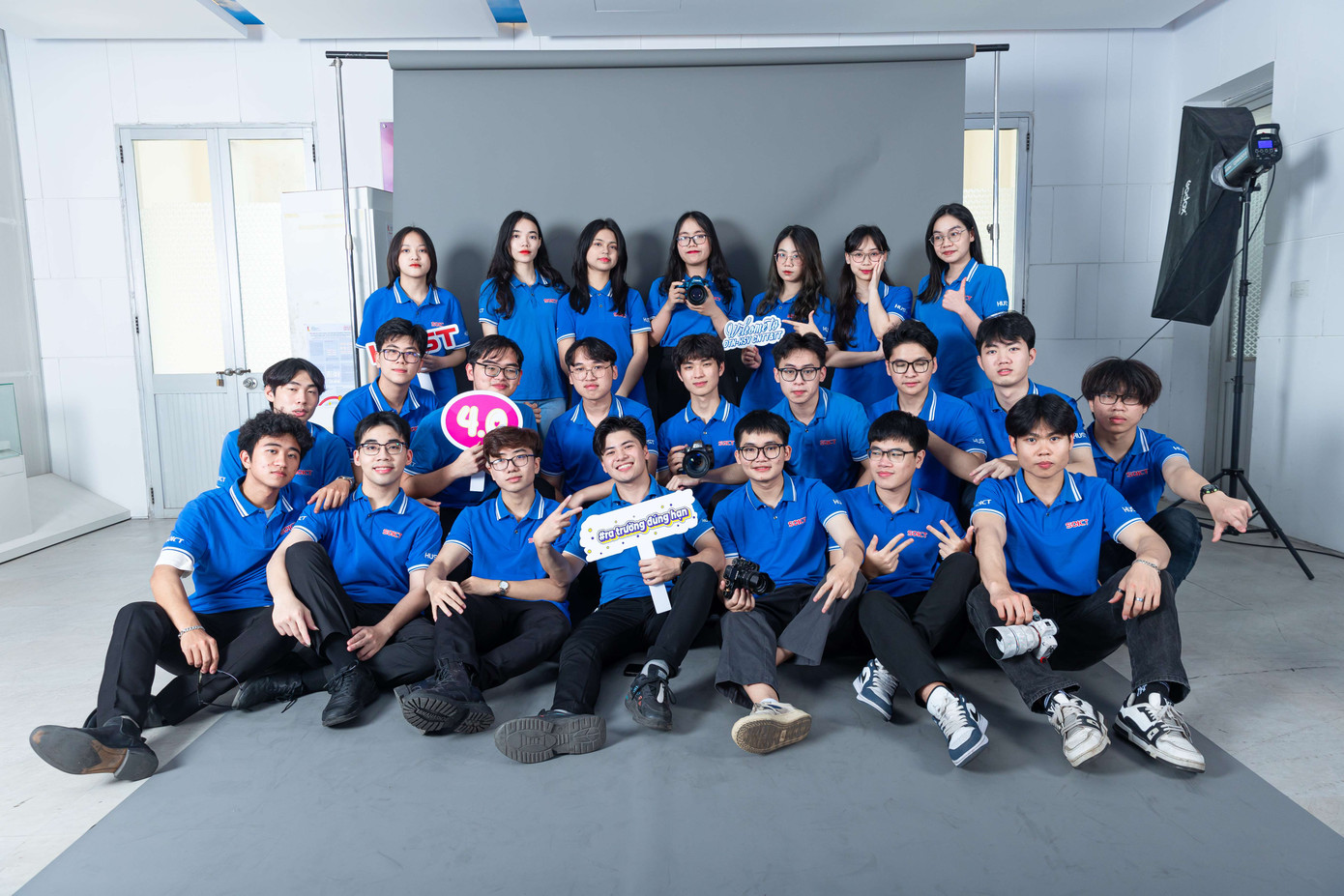 Môi trường ở Đại học Bách khoa Hà Nội được nữ sinh đánh giá cao. Môi trường ở Đại học Bách khoa Hà Nội được nữ sinh đánh giá cao.