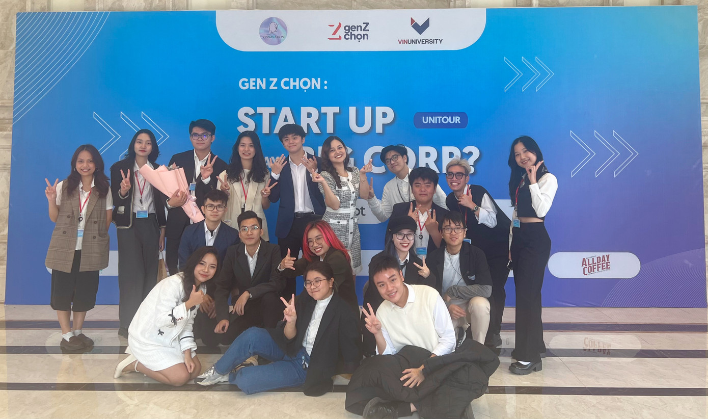 Phiên thảo luận “Gen Z chọn: Startup hay Bigcorp?” do câu lạc bộ khởi nghiệp Vinnovation mà Phương sáng lập được tổ chức tại Hội trường trường Đại học VinUni với sự tham gia của hơn 1000 bạn sinh viên. Phiên thảo luận “Gen Z chọn: Startup hay Bigcorp?” do câu lạc bộ khởi nghiệp Vinnovation mà Phương sáng lập được tổ chức tại Hội trường trường Đại học VinUni với sự tham gia của hơn 1000 bạn sinh viên.