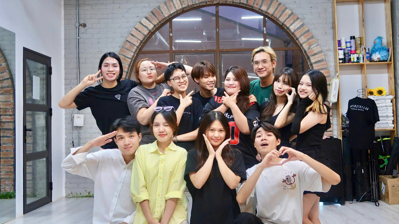 Hoàng Tùng Lâm cùng Cộng đồng Nhạc kịch Interstellar.