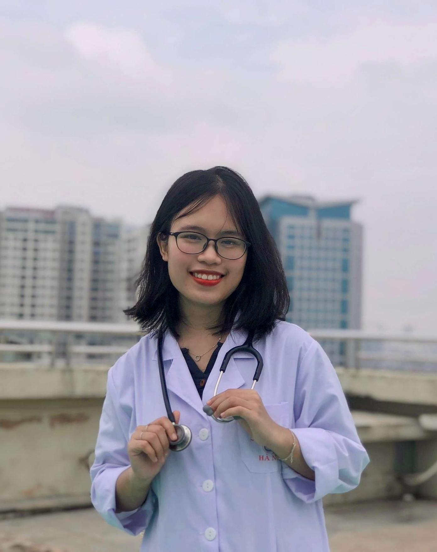 Hồ Lê Mai Trang - Bác sĩ nội trú chuyên ngành Nhãn khoa, Trường Đại học Y Hà Nội. Hồ Lê Mai Trang - Bác sĩ nội trú chuyên ngành Nhãn khoa, Trường Đại học Y Hà Nội.